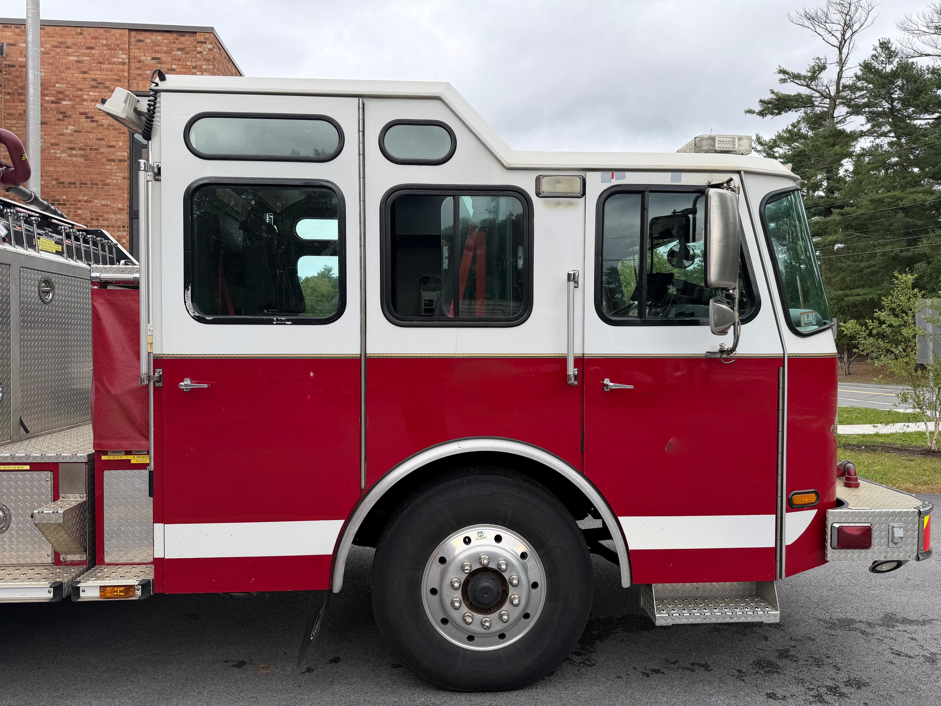 2005 E-One Cyclone II Pumper - image 4