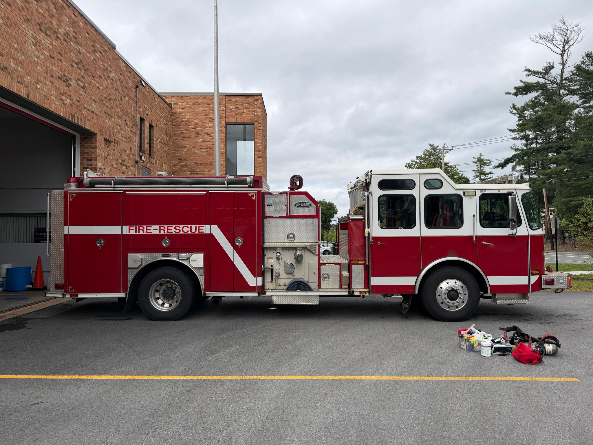 2005 E-One Cyclone II Pumper - image 5