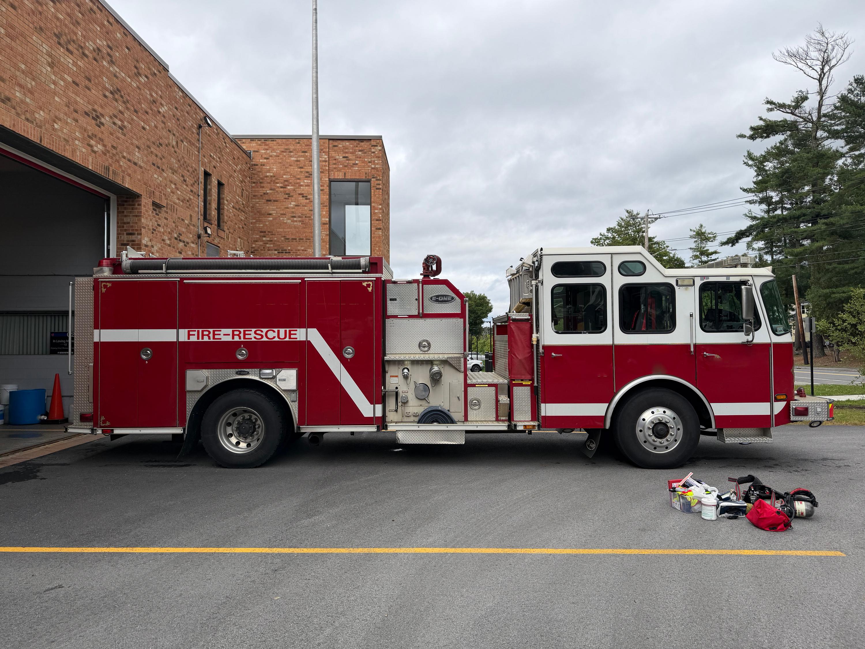 2005 E-One Cyclone II Pumper - image 5