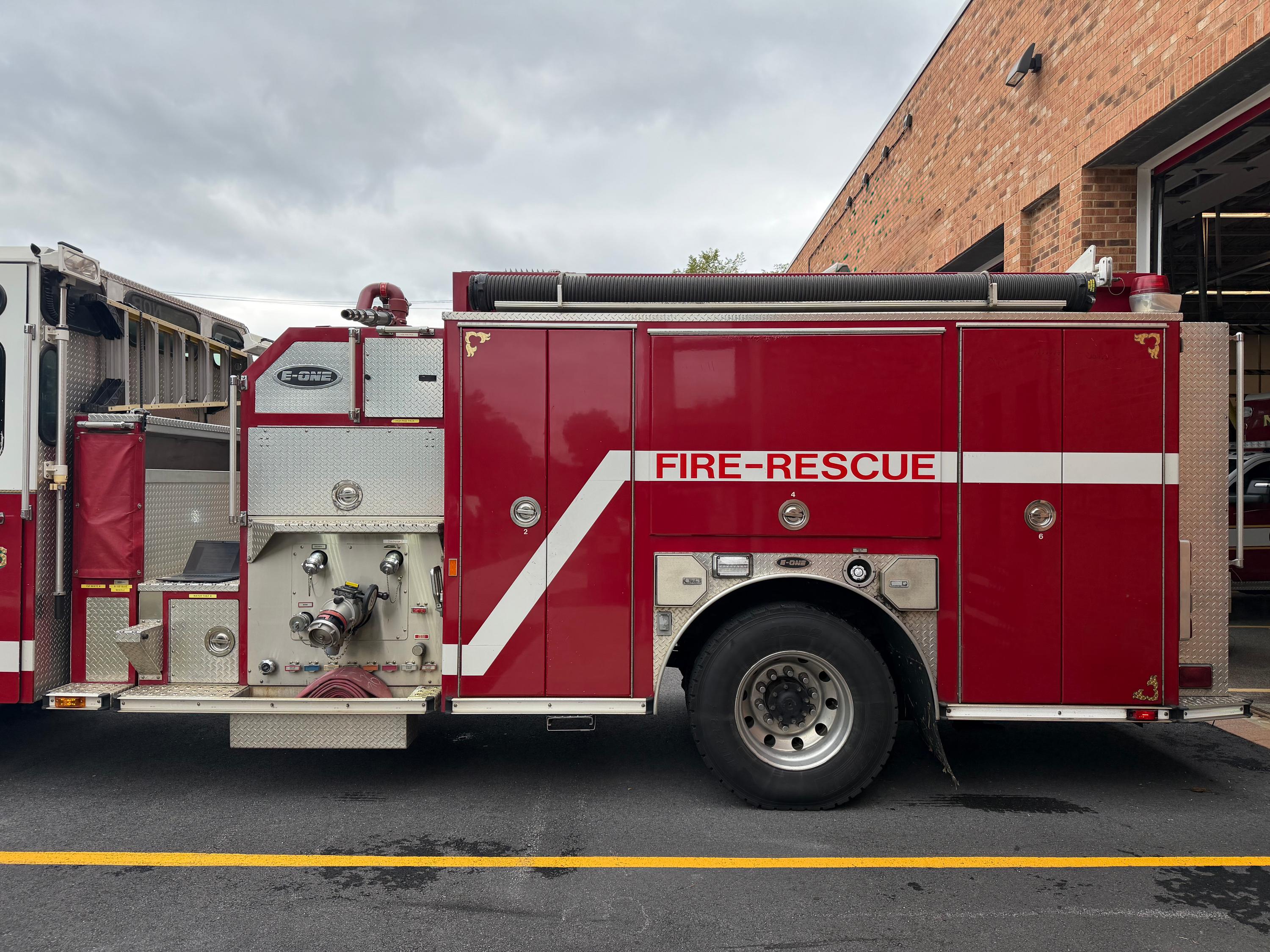 2005 E-One Cyclone II Pumper - image 7