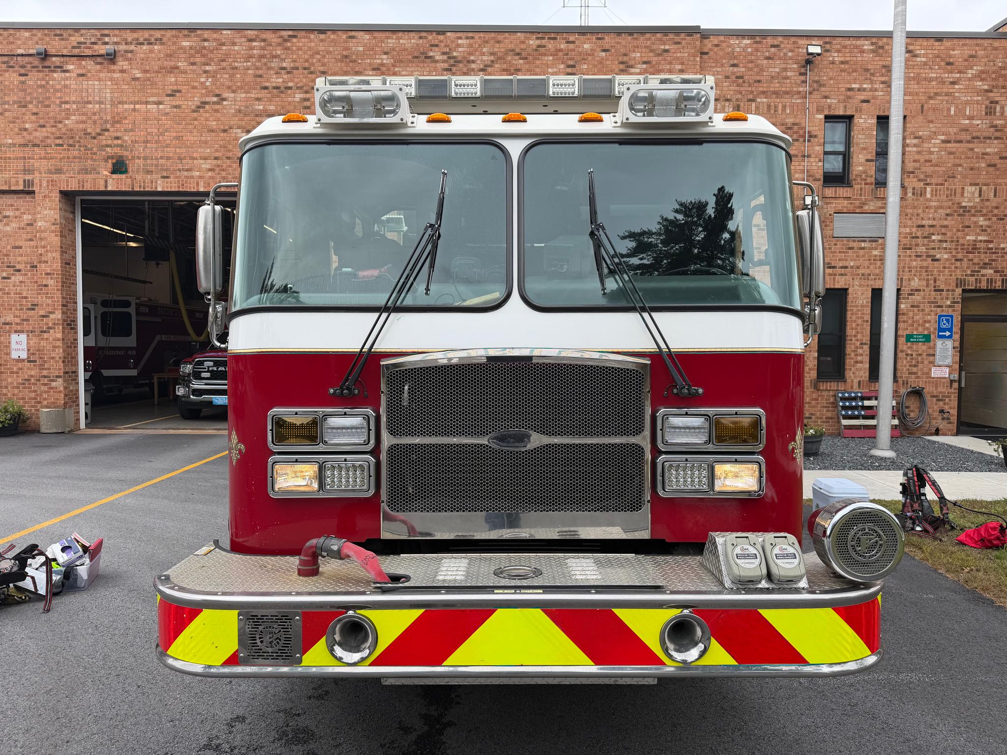 2005 E-One Cyclone II Pumper - image 3