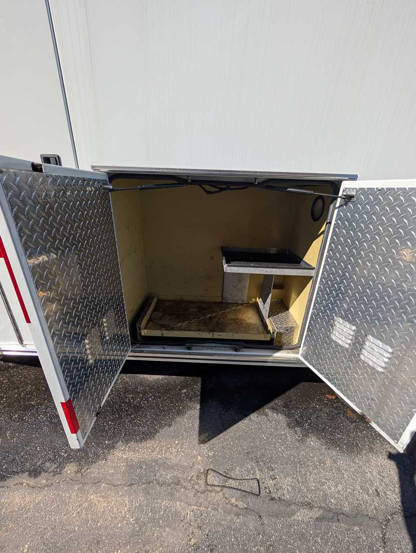 2003 Braun Ford Type III Ambulance — photo 5