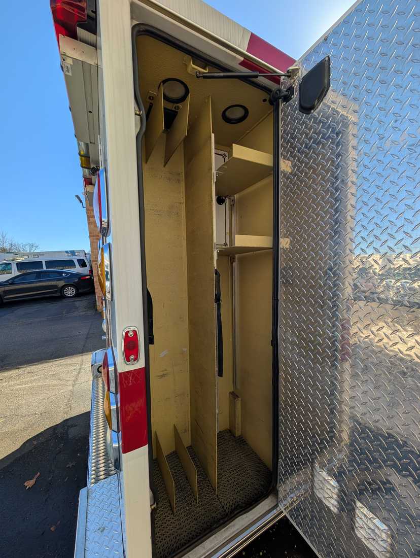 2003 Braun Ford Type III Ambulance — photo 8