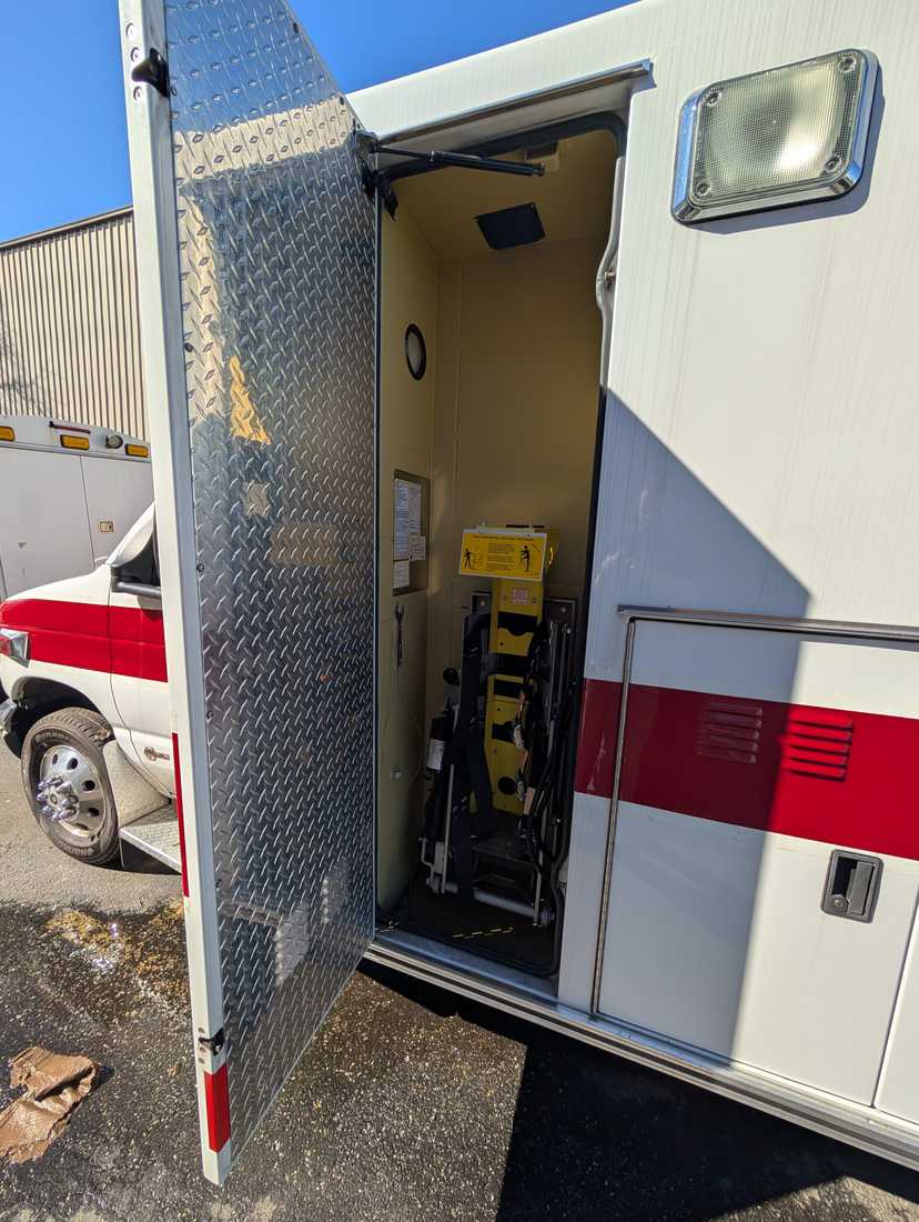 2003 Braun Ford Type III Ambulance — photo 4