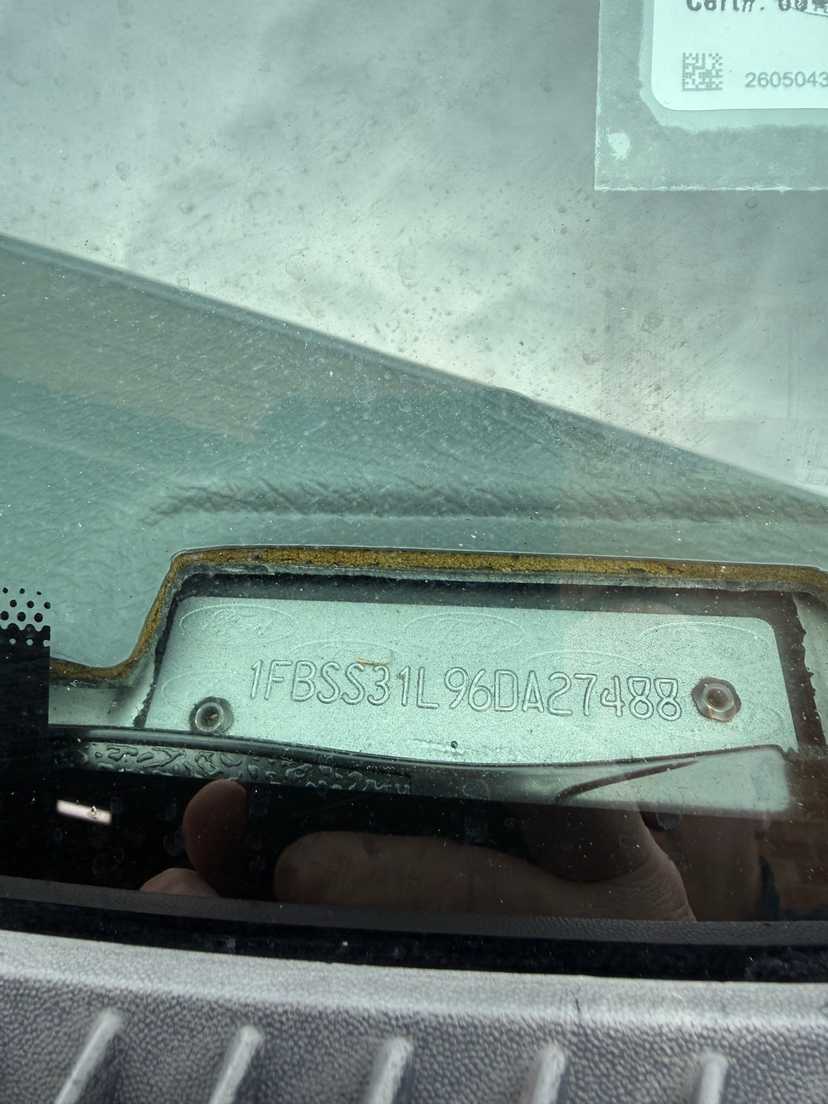 2006 GMC 3500 Passenger Van — photo 5