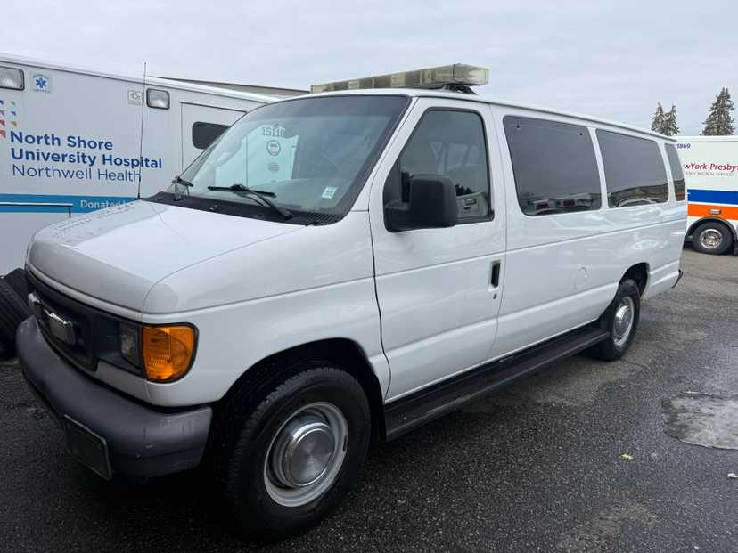 2006 GMC 3500 Passenger Van