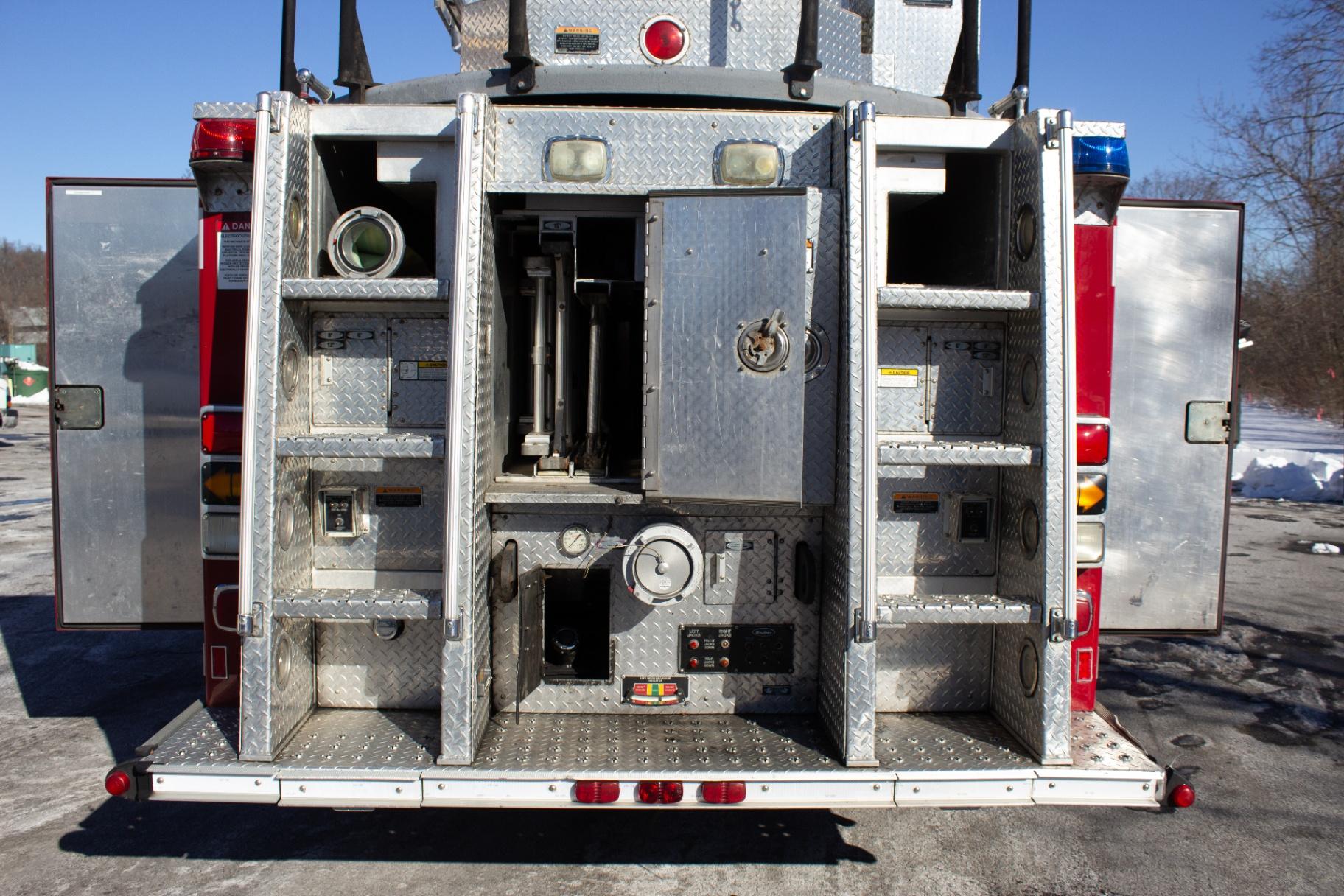 2001 E-One HP-100 100' Quint - image 16