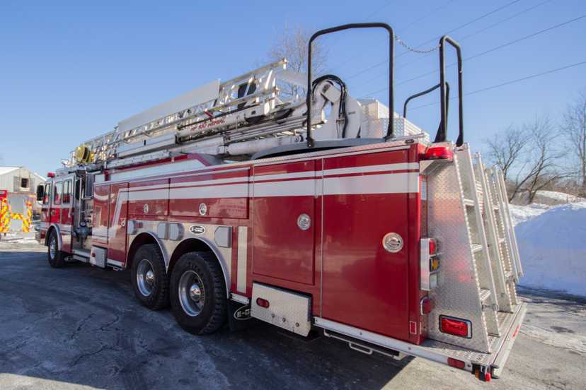 2001 E-One HP-100 100' Quint — photo 3