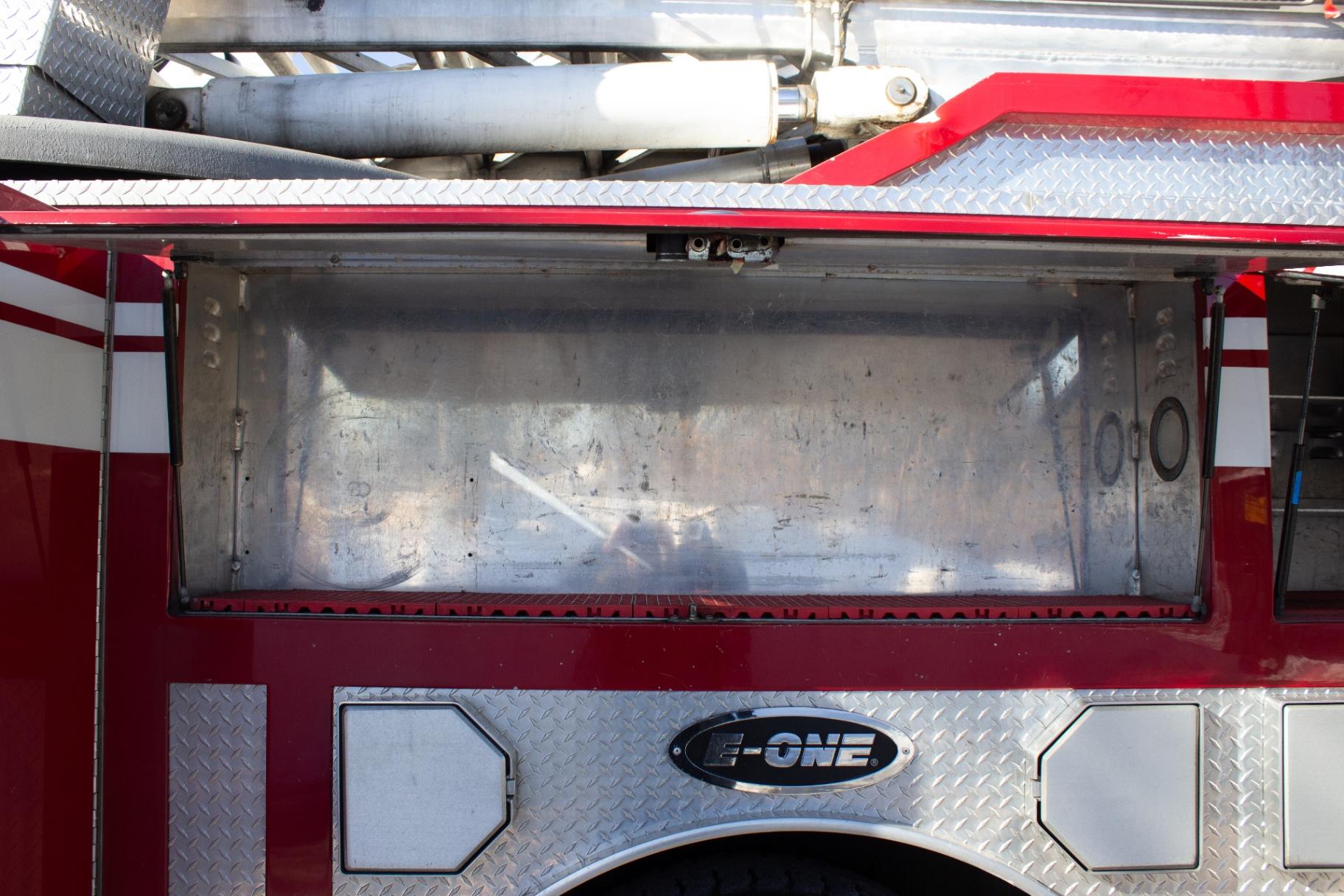 2001 E-One HP-100 100' Quint - image 23