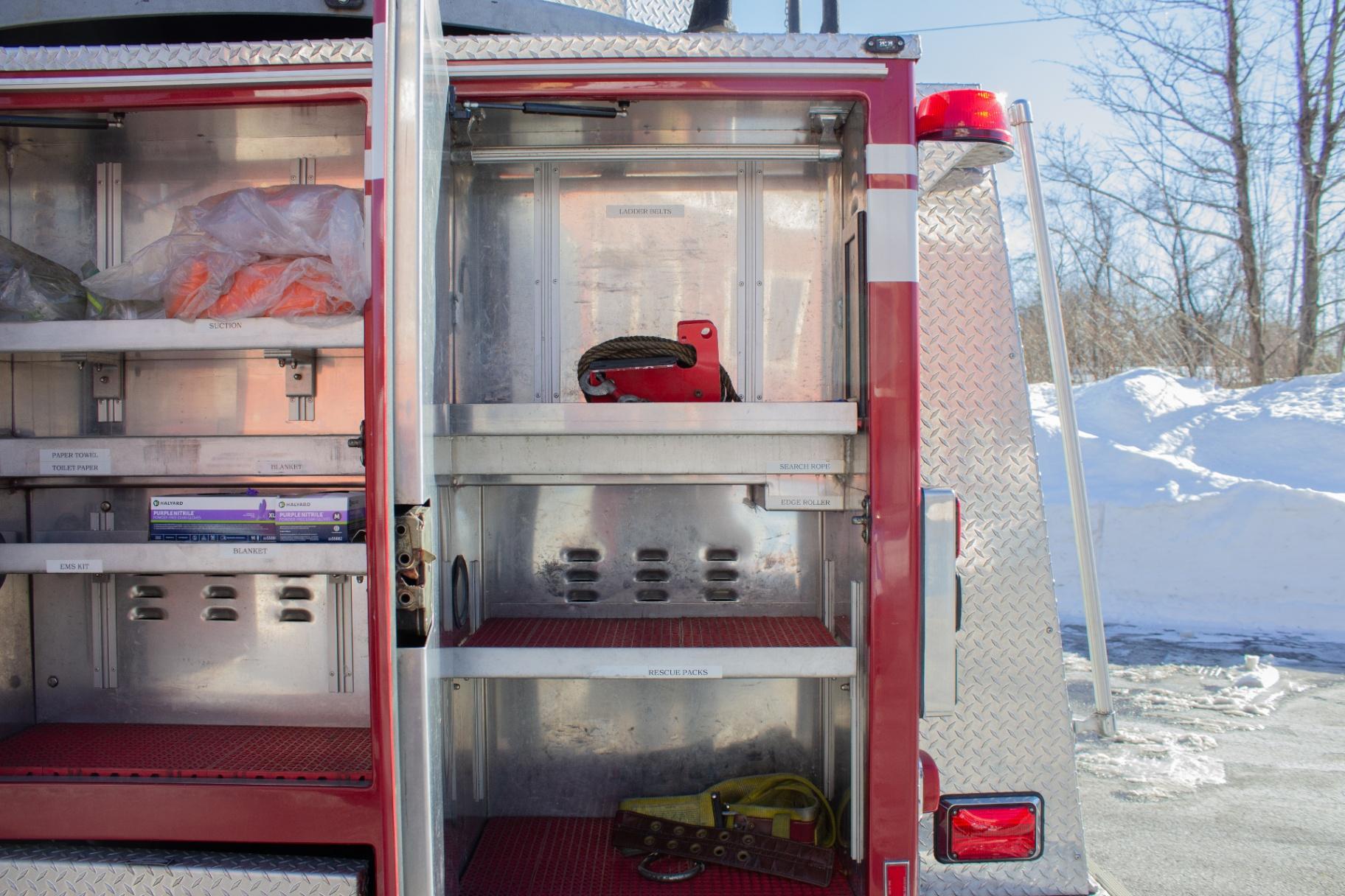 2001 E-One HP-100 100' Quint - image 17