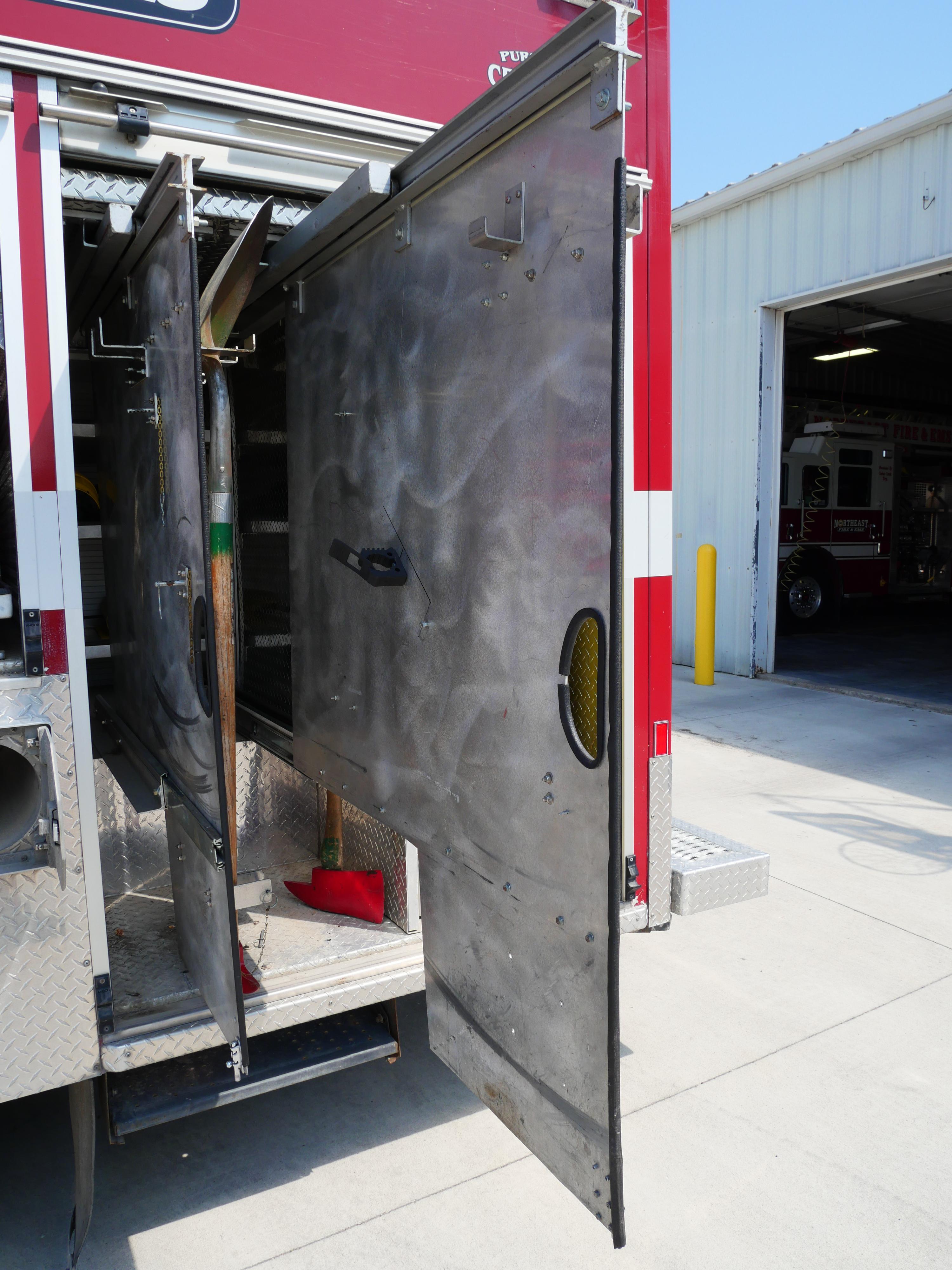 2000 International Heavy Rescue - image 34