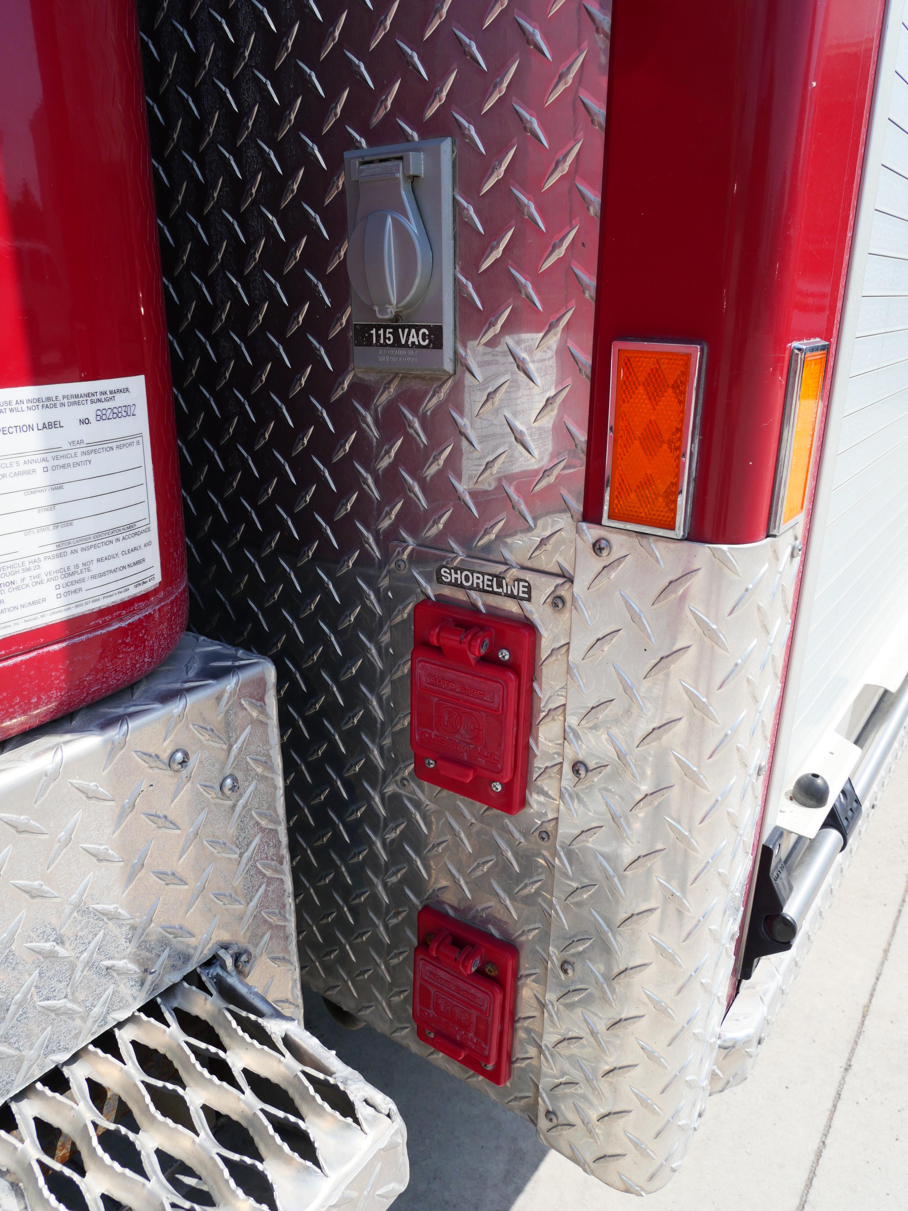 2000 International Heavy Rescue - image 40