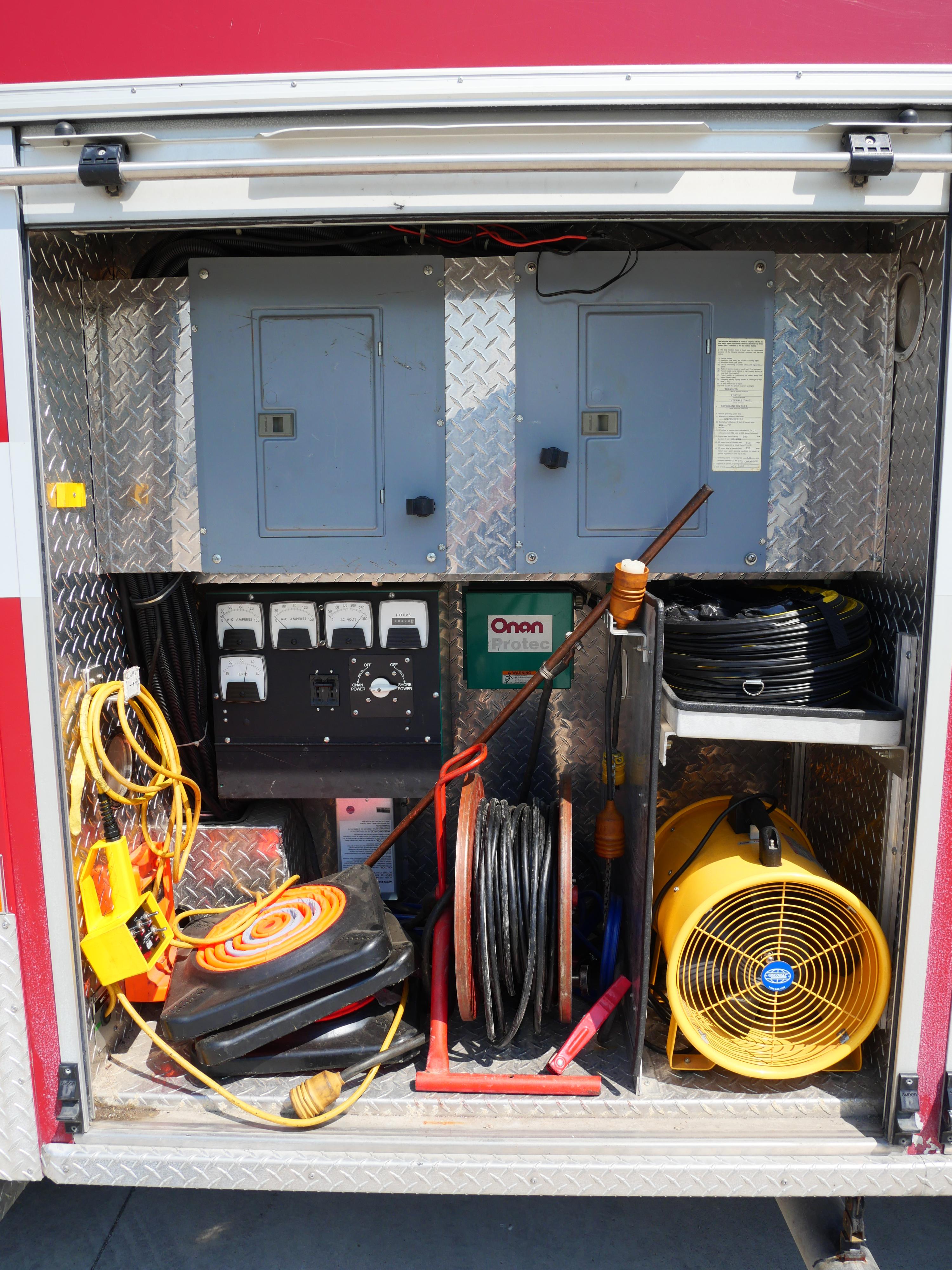 2000 International Heavy Rescue - image 38