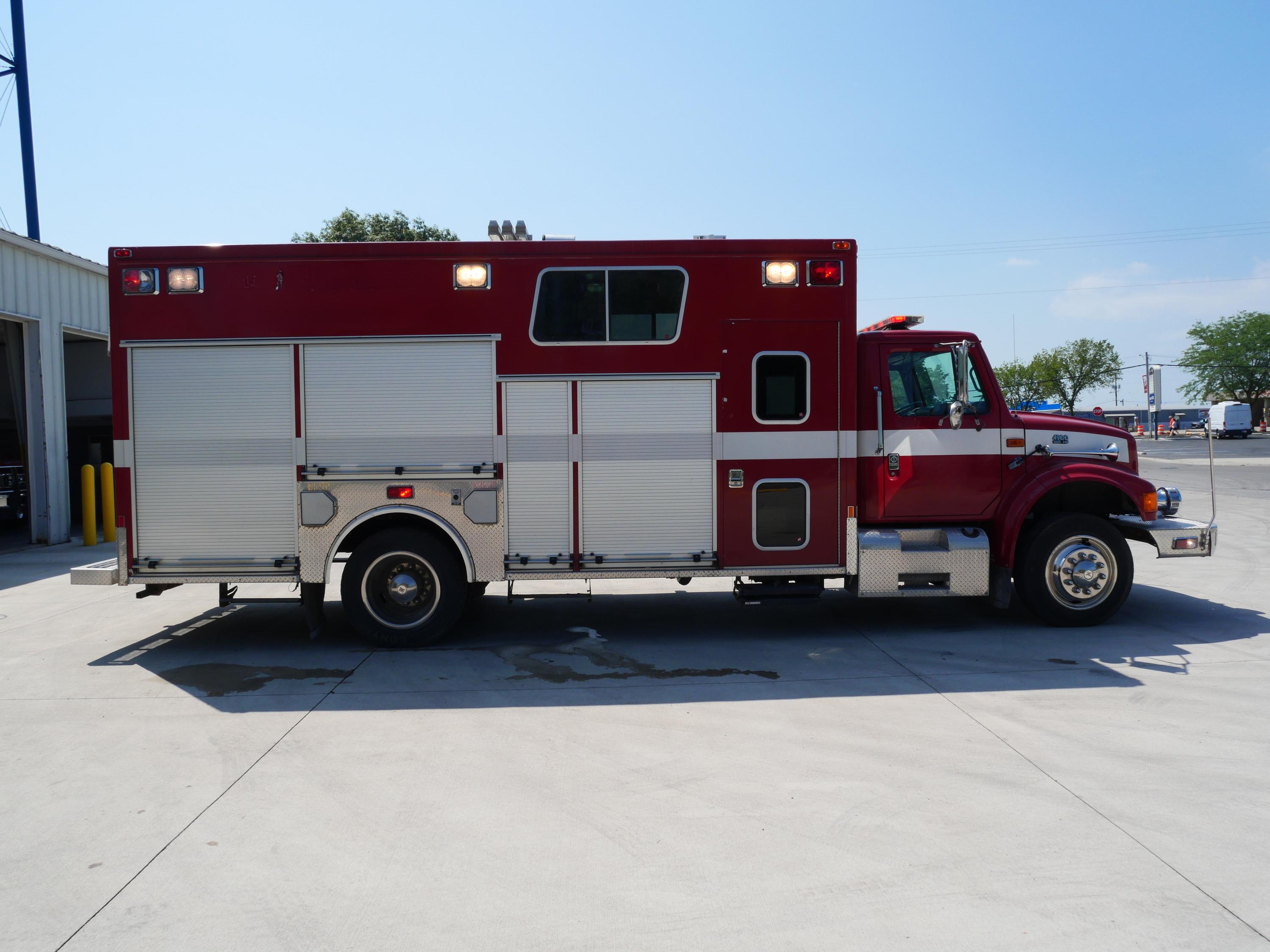 2000 International Heavy Rescue - image 4