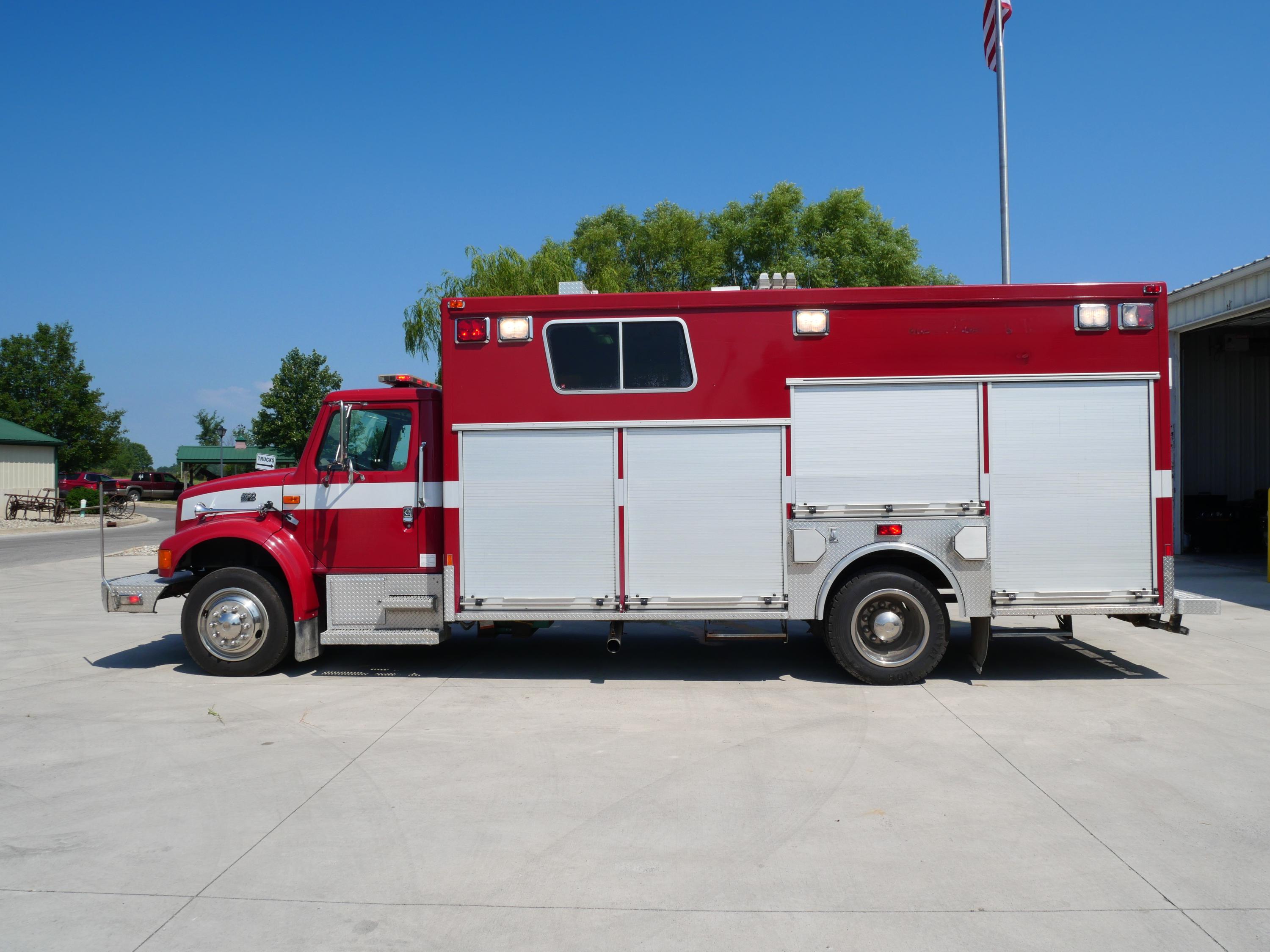2000 International Heavy Rescue - image 2