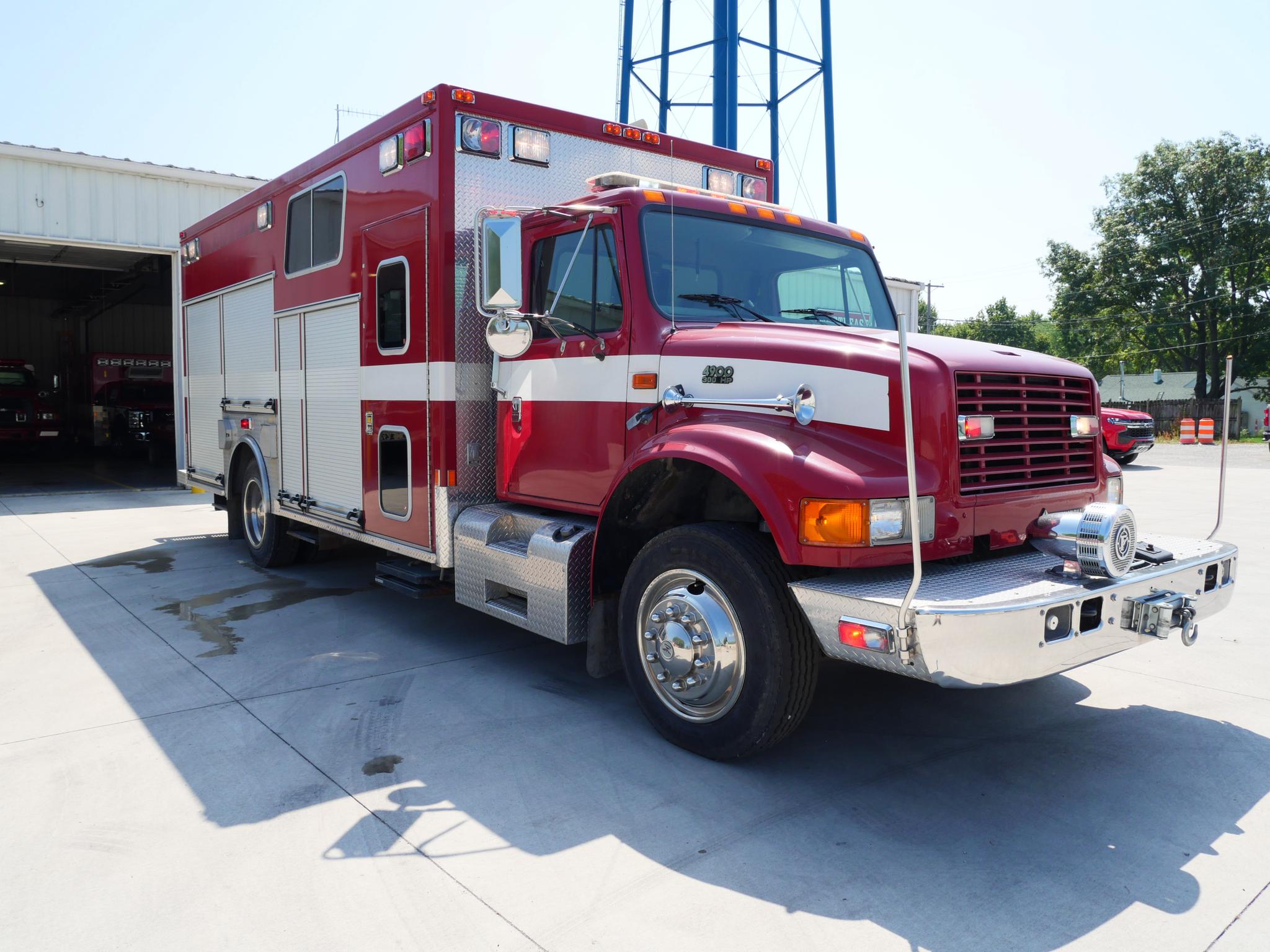 2000 International Heavy Rescue - image 5