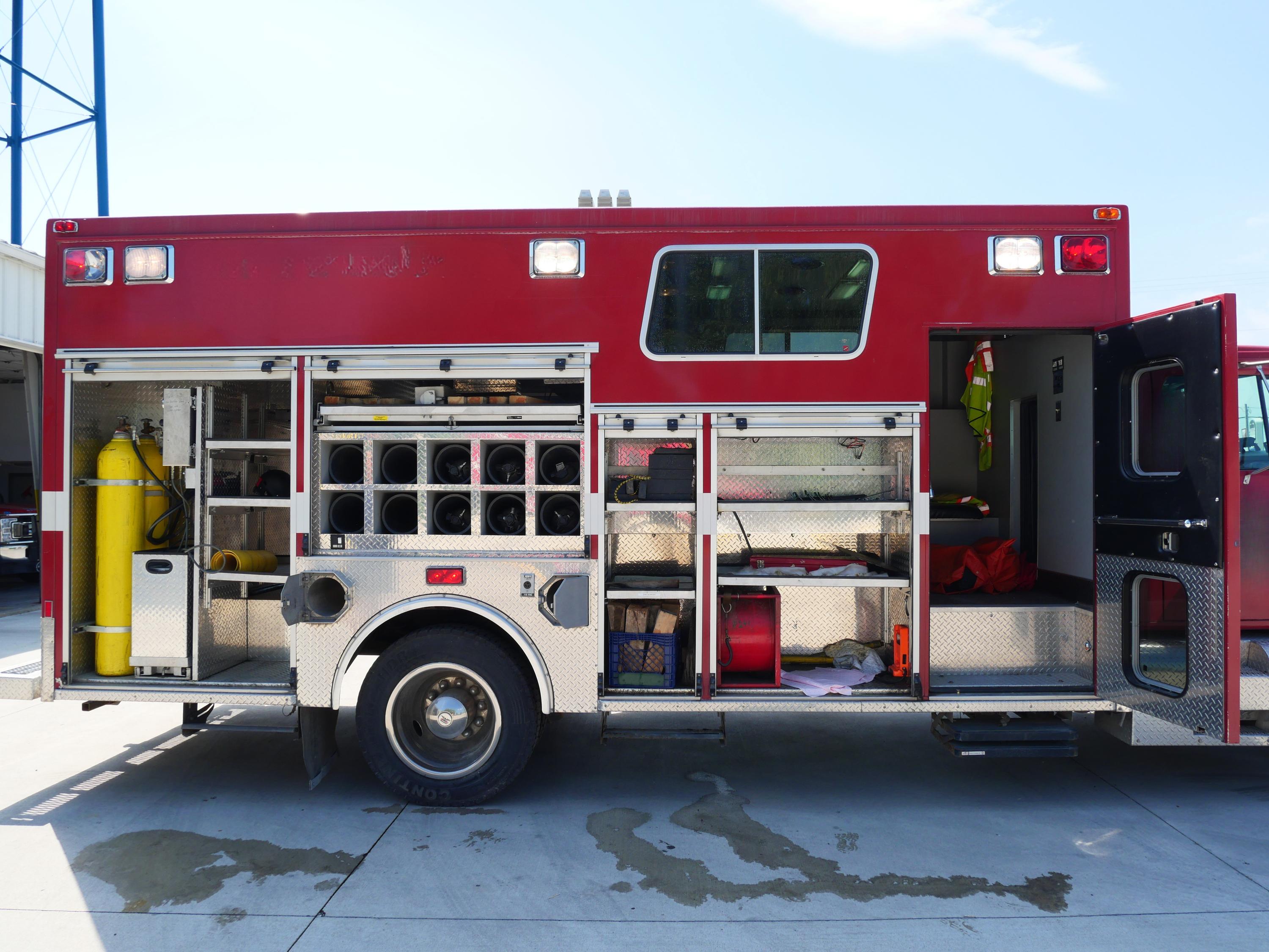 2000 International Heavy Rescue - image 26