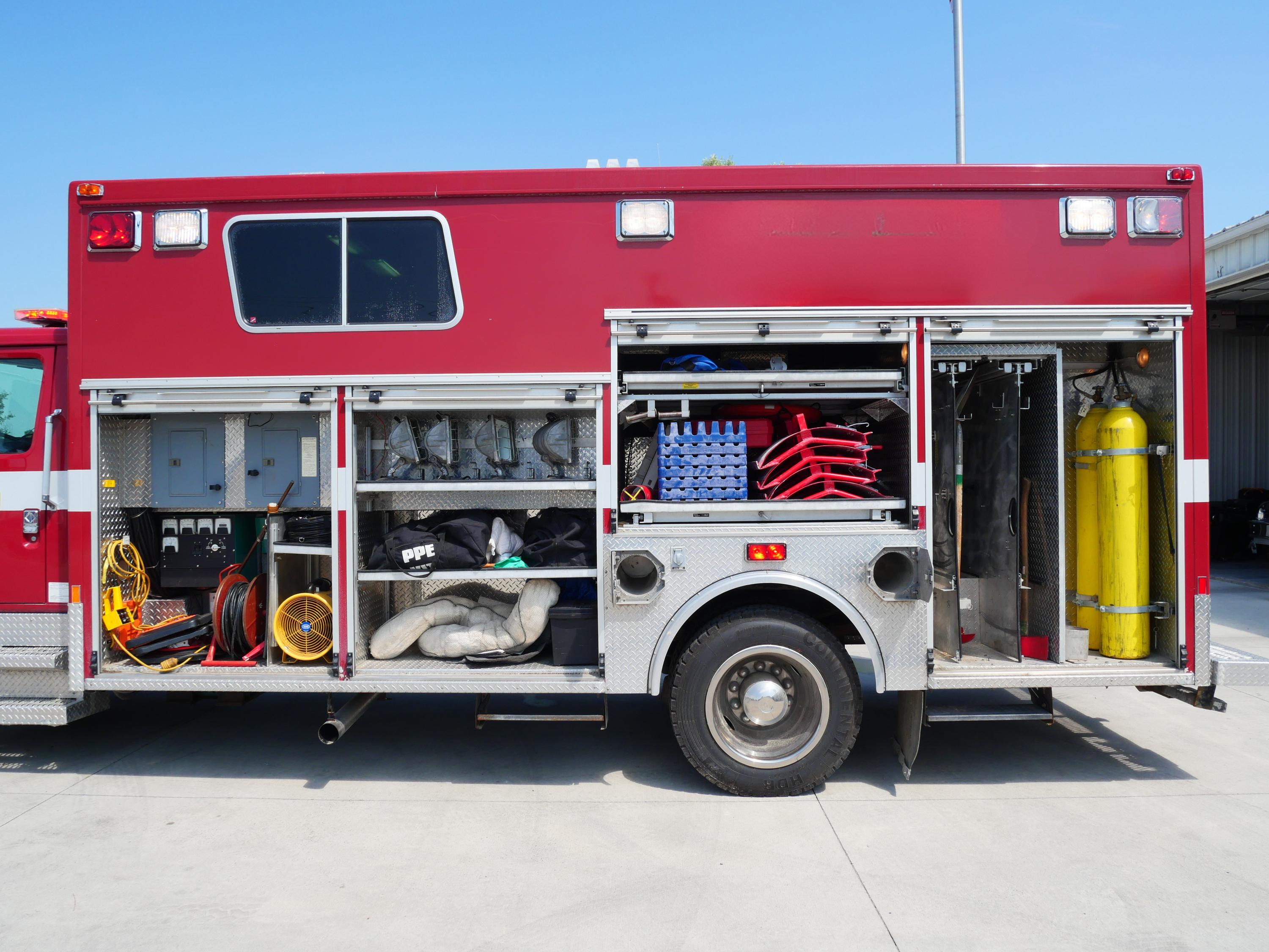 2000 International Heavy Rescue - image 22