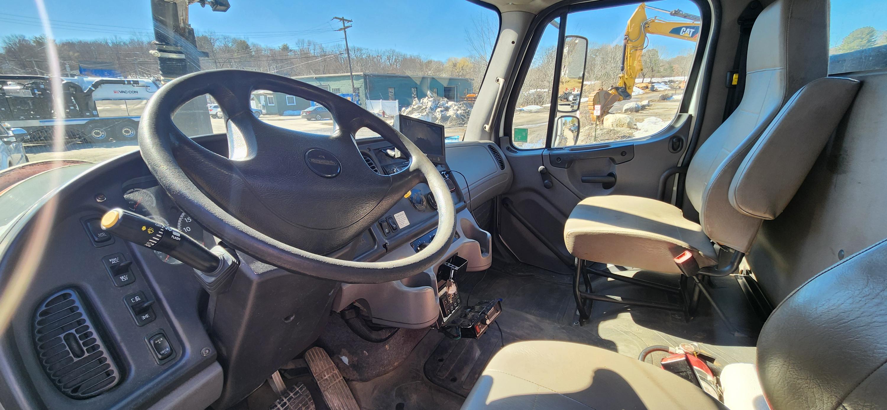2016 Freightliner Combination - image 8