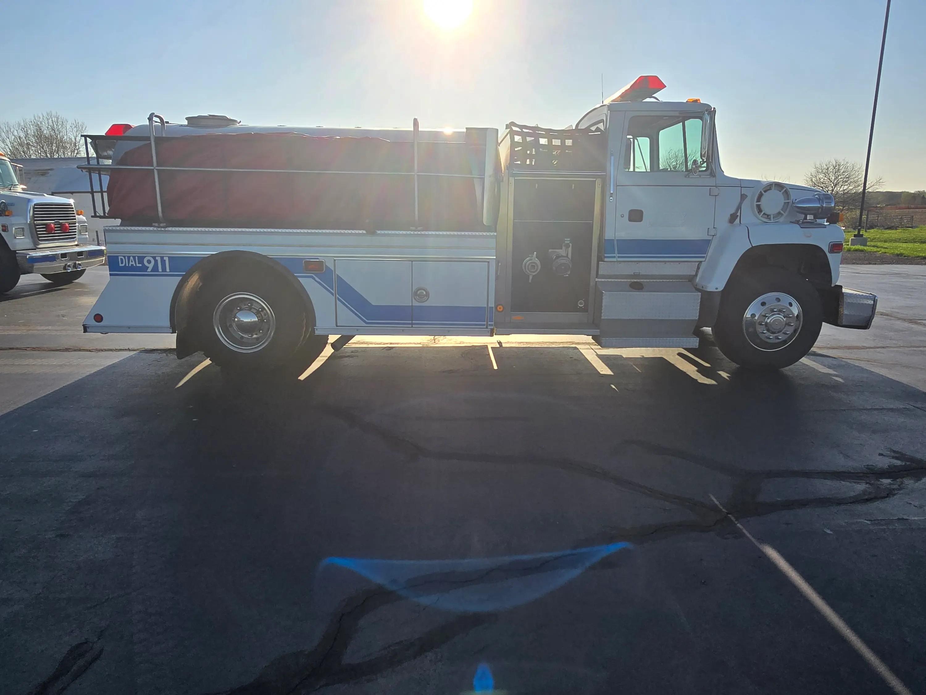 1993 Ford L8000 Pumper Tanker - image 4