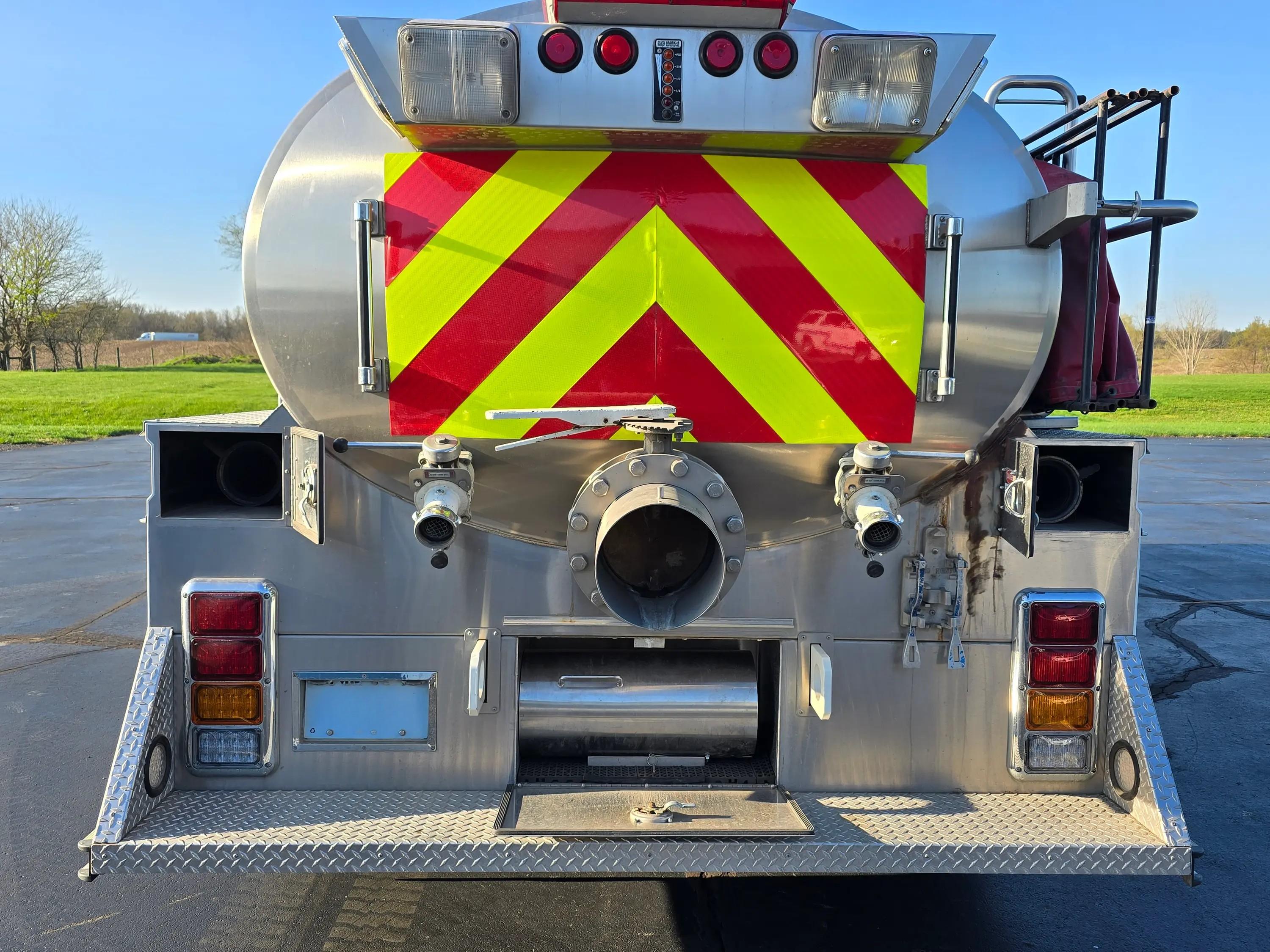 1993 Ford L8000 Pumper Tanker - image 15