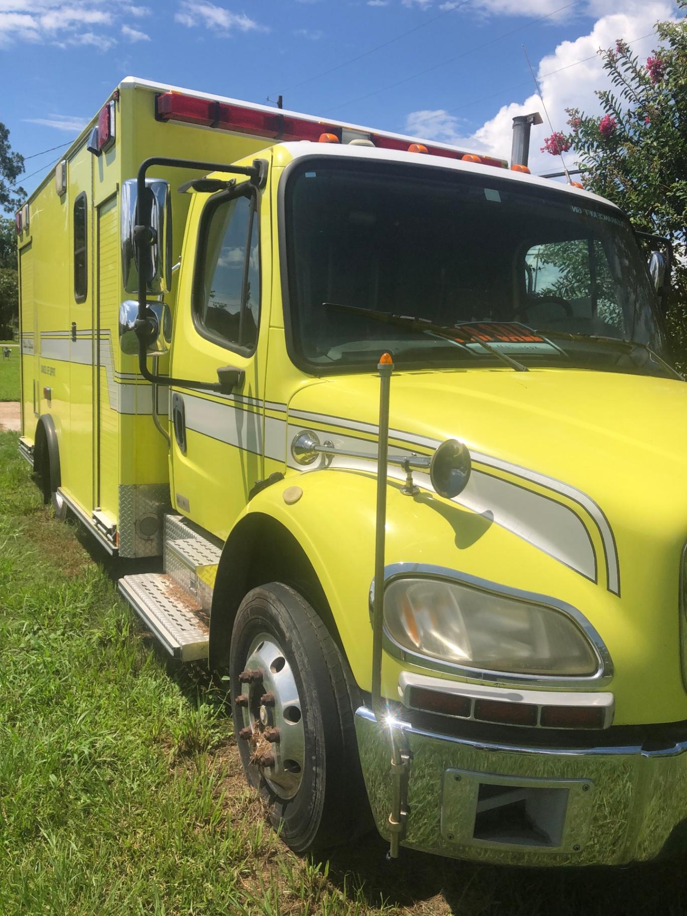 2005 Freightliner Heavy Rescue - image 2