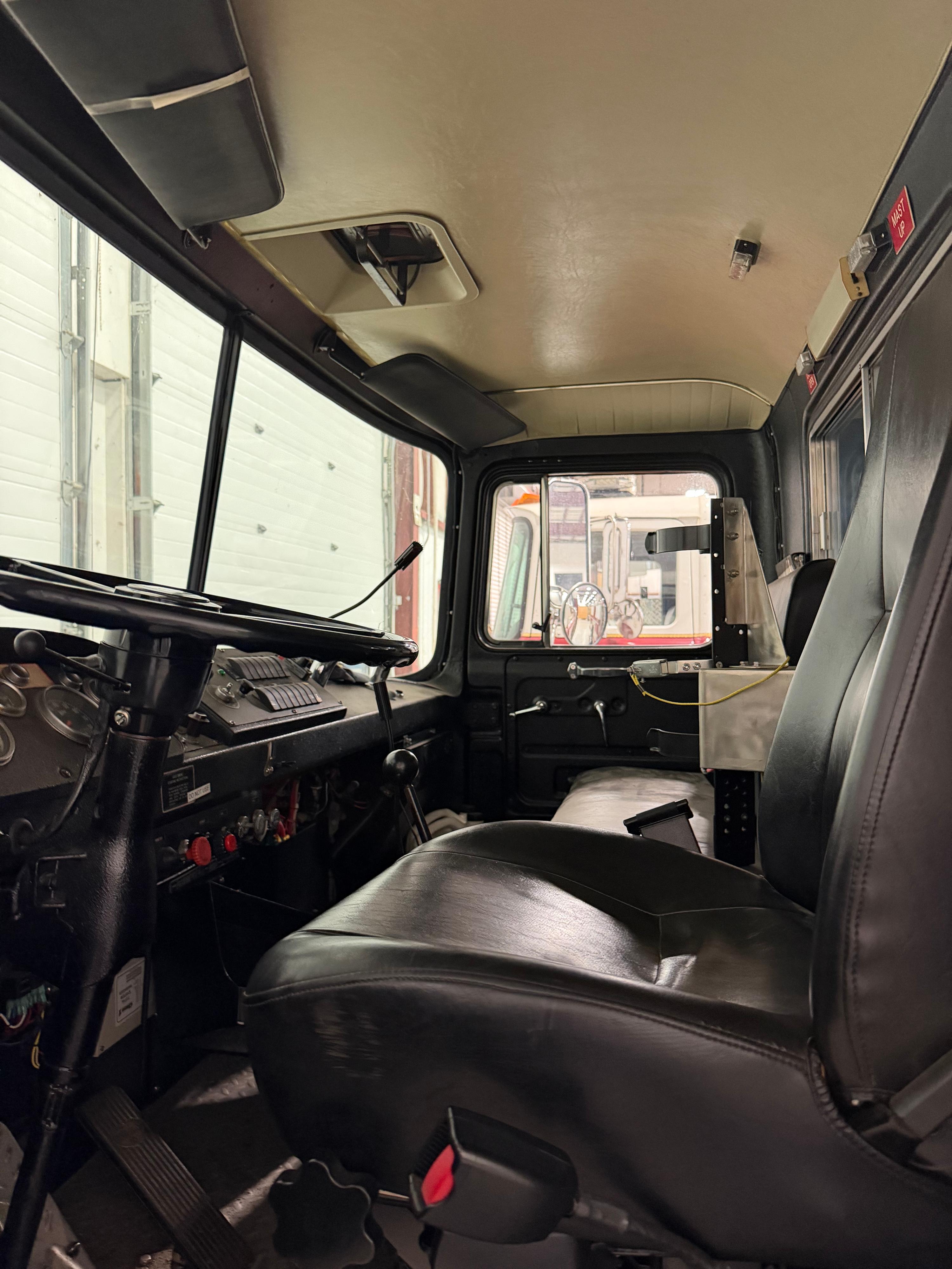 1974 RD Murray Mack Heavy Rescue - image 8