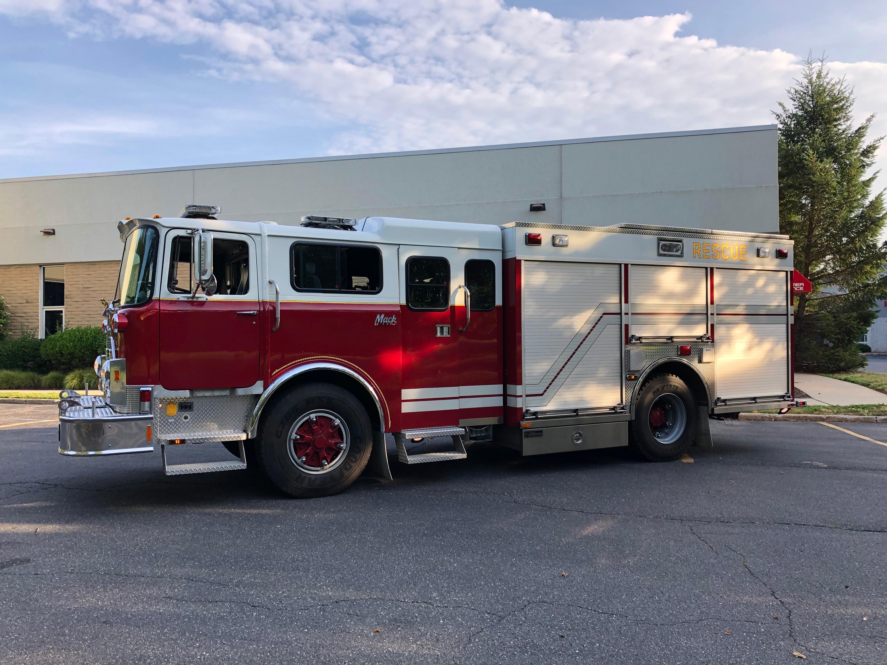 1974 RD Murray Mack Heavy Rescue - image 4