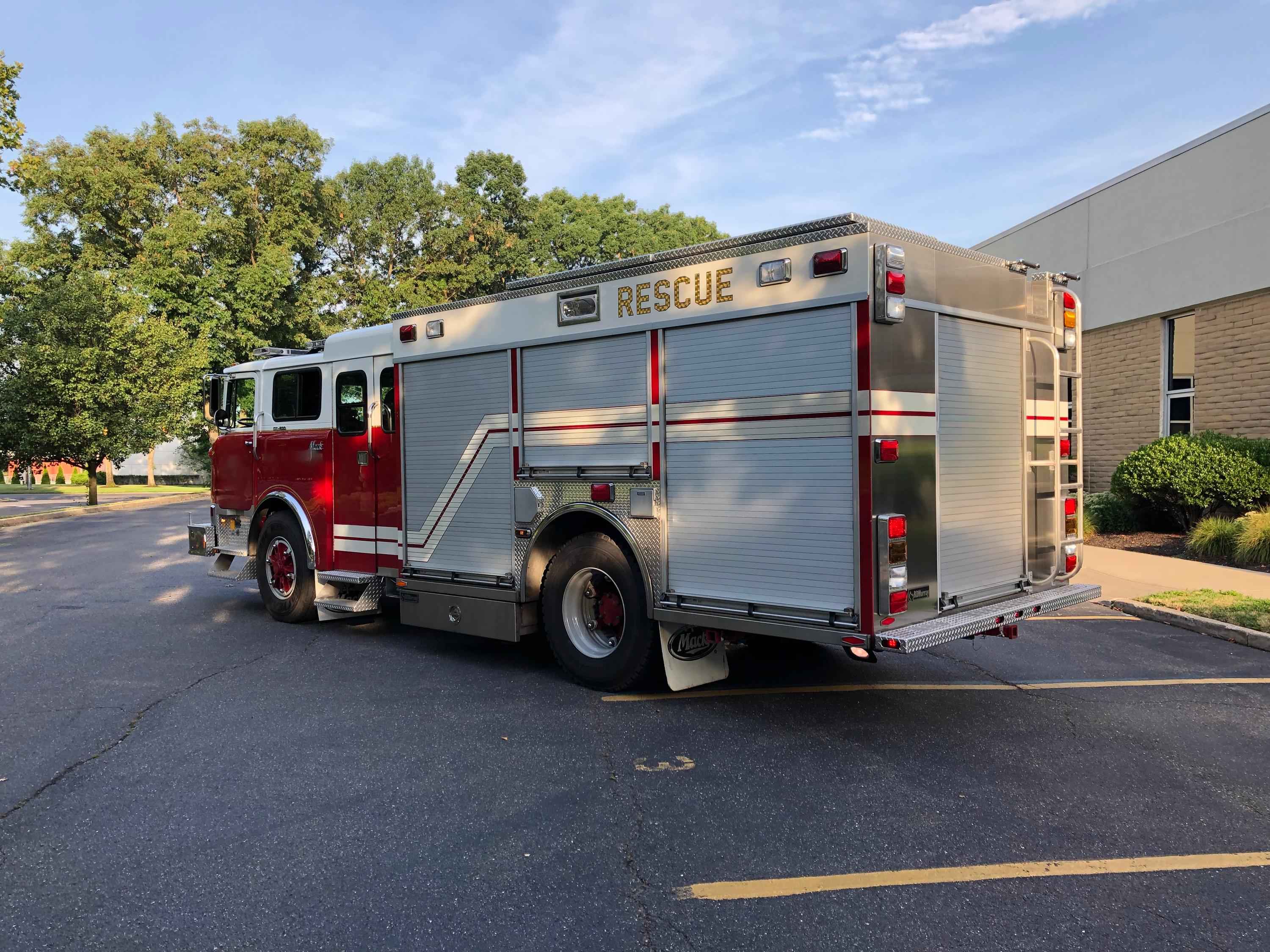 1974 RD Murray Mack Heavy Rescue - image 5