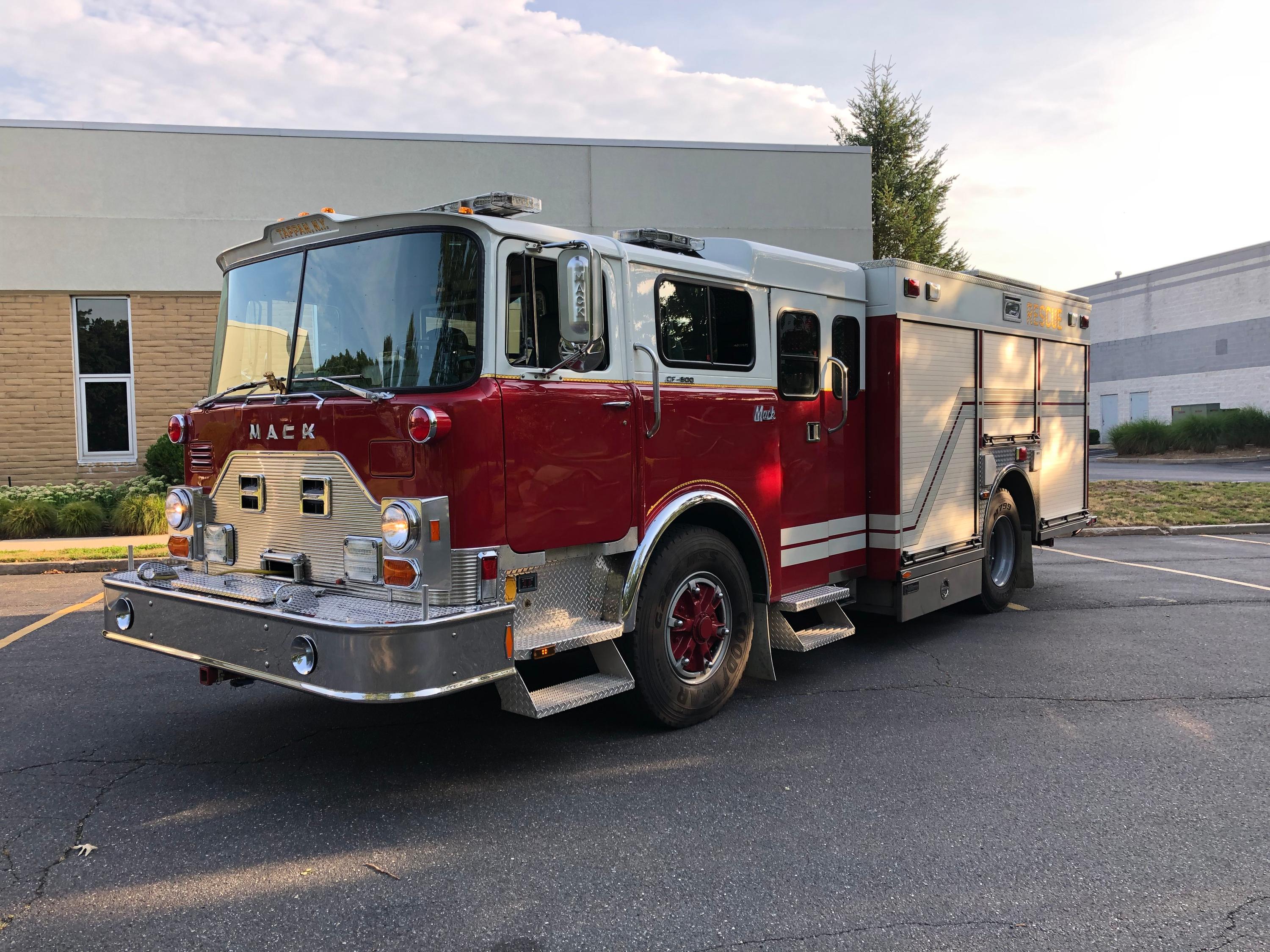 1974 RD Murray Mack Heavy Rescue - image 2