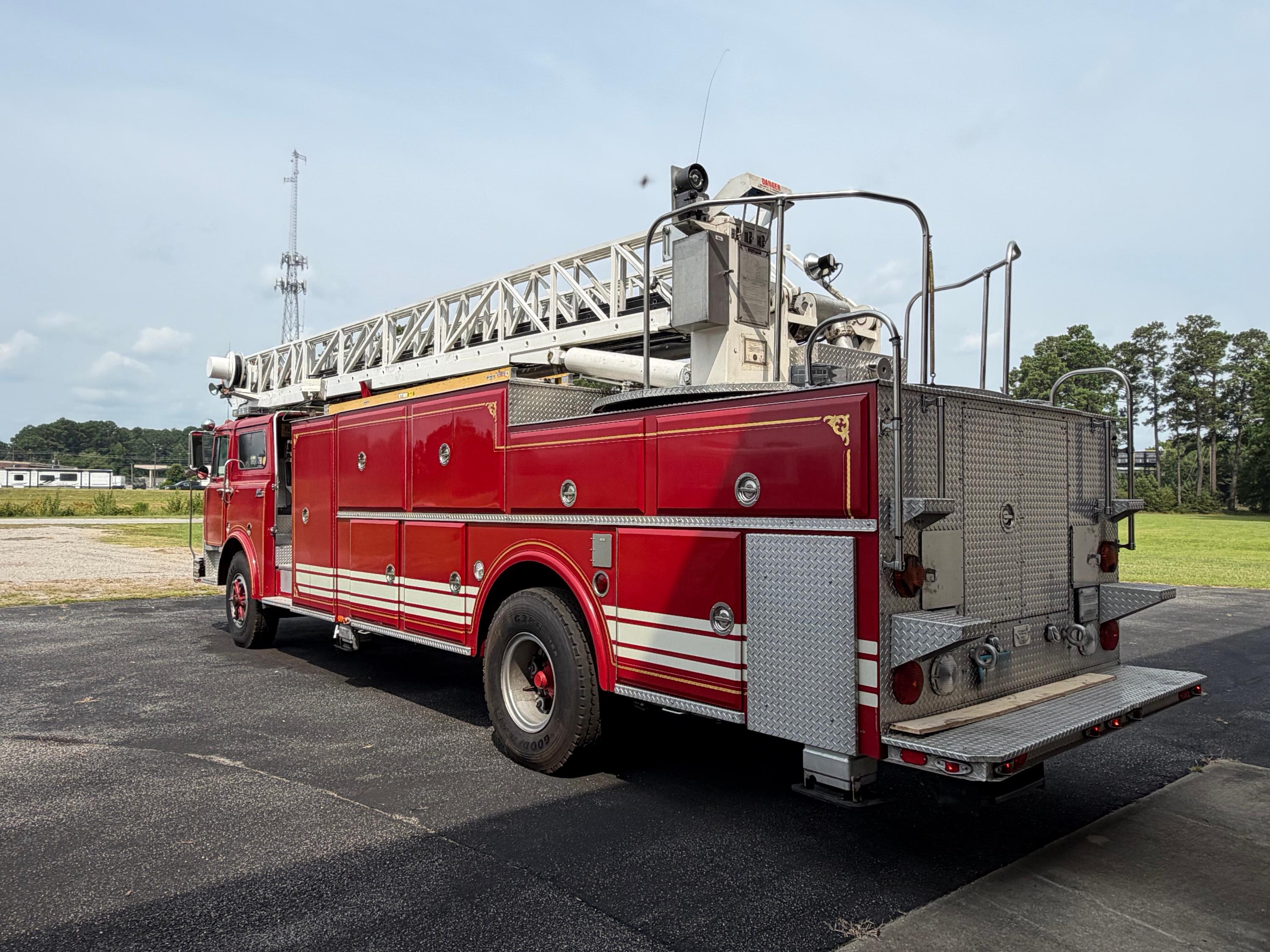1983 Mack CF686 110' Aerial - image 4