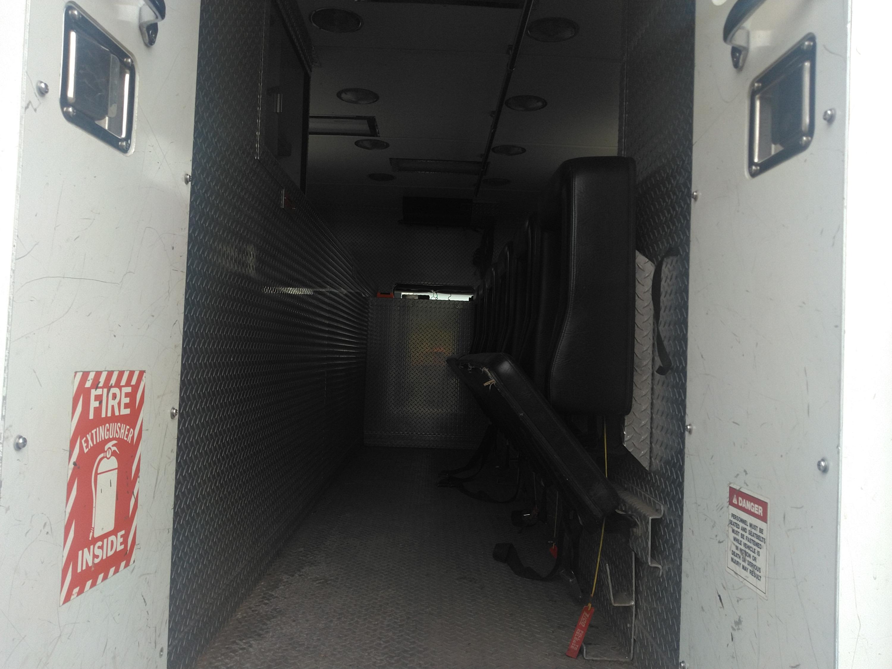 1999 Freightliner Fl80 Walk-In Rescue Type III - image 4