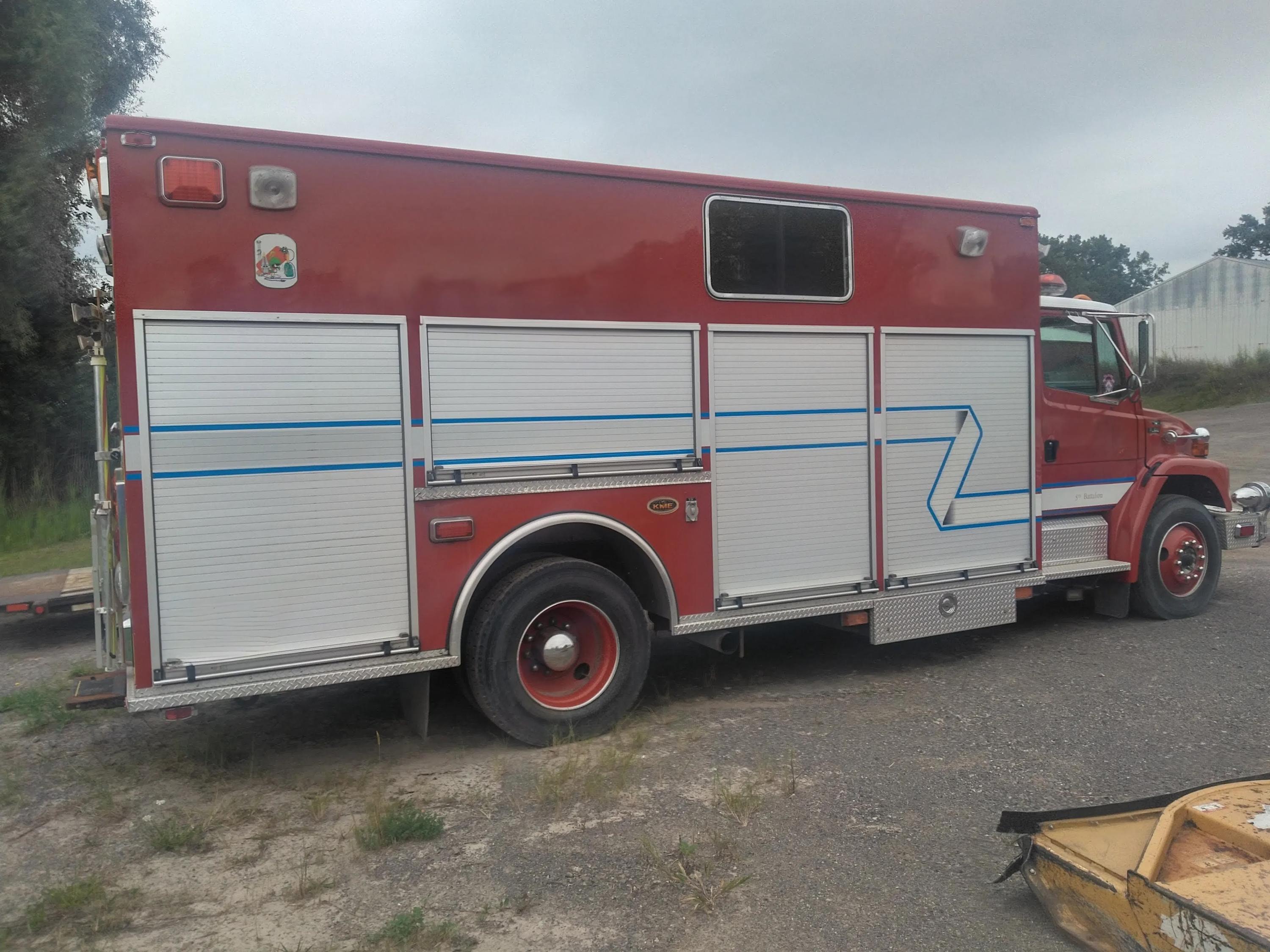1999 Freightliner Fl80 Walk-In Rescue Type III - image 1