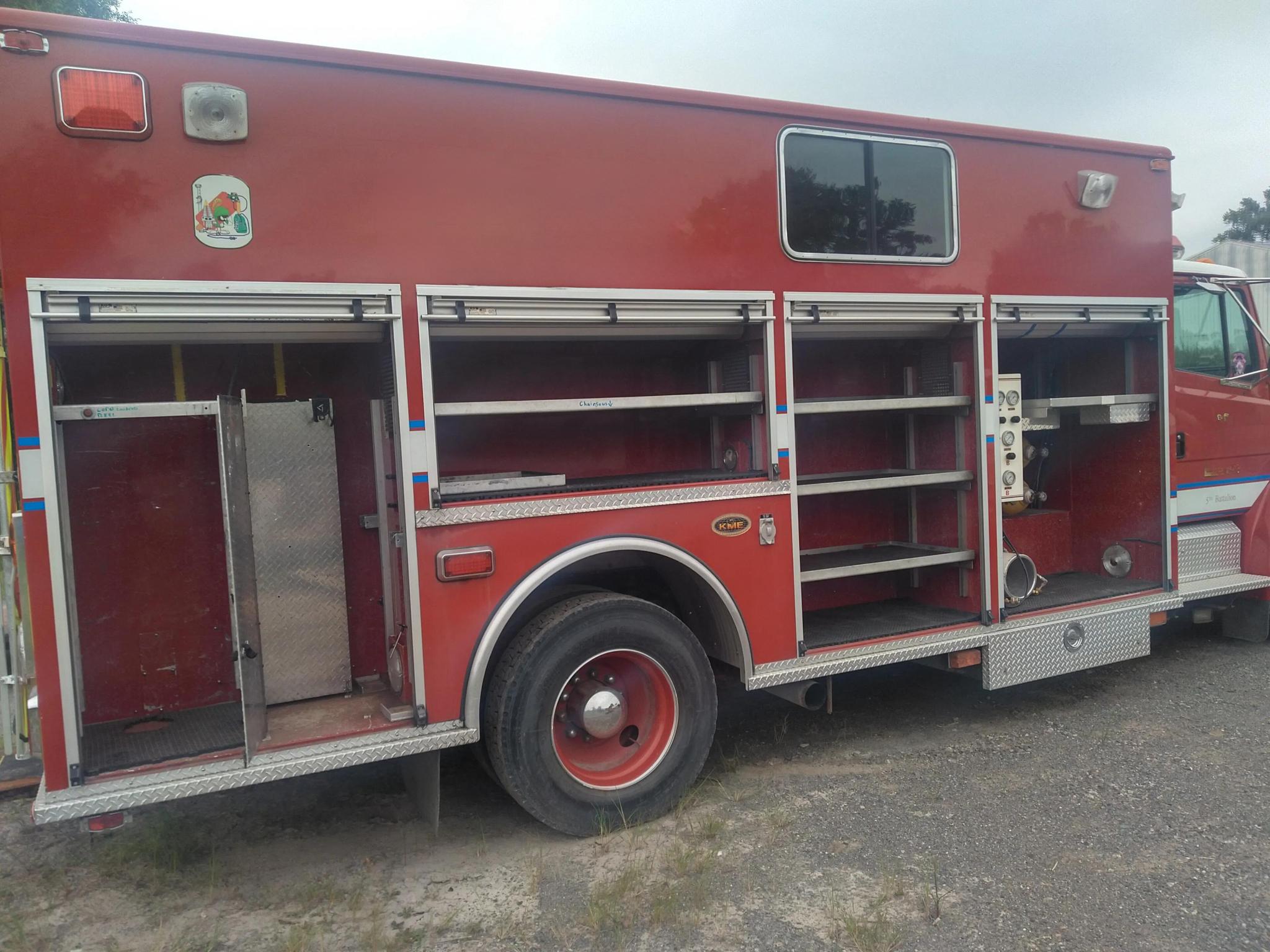 1999 Freightliner Fl80 Walk-In Rescue Type III - image 2
