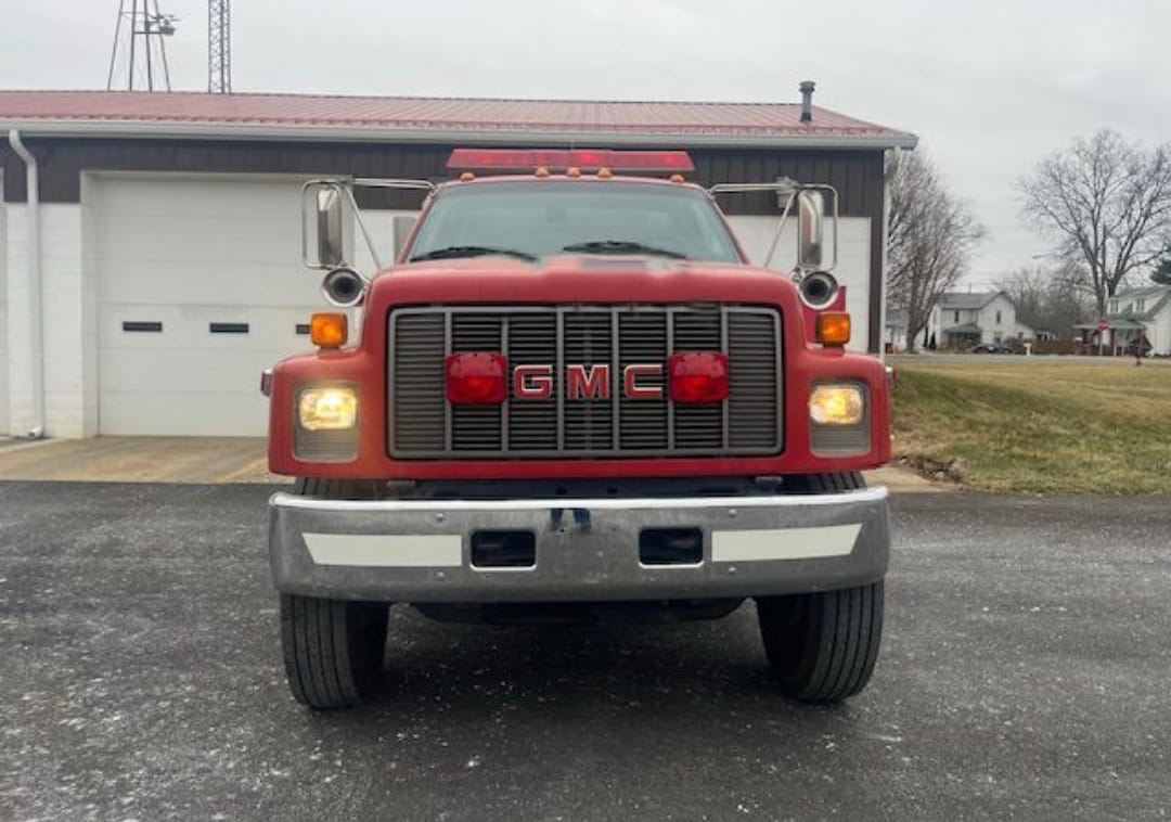 1996 GMC C7 Topkick 2000 Gallon Tanker  - image 3