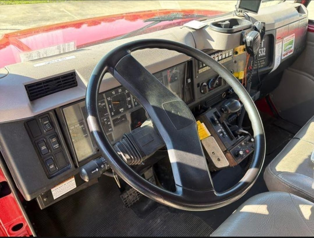 1998 International 4900 Pumper Tanker - image 10