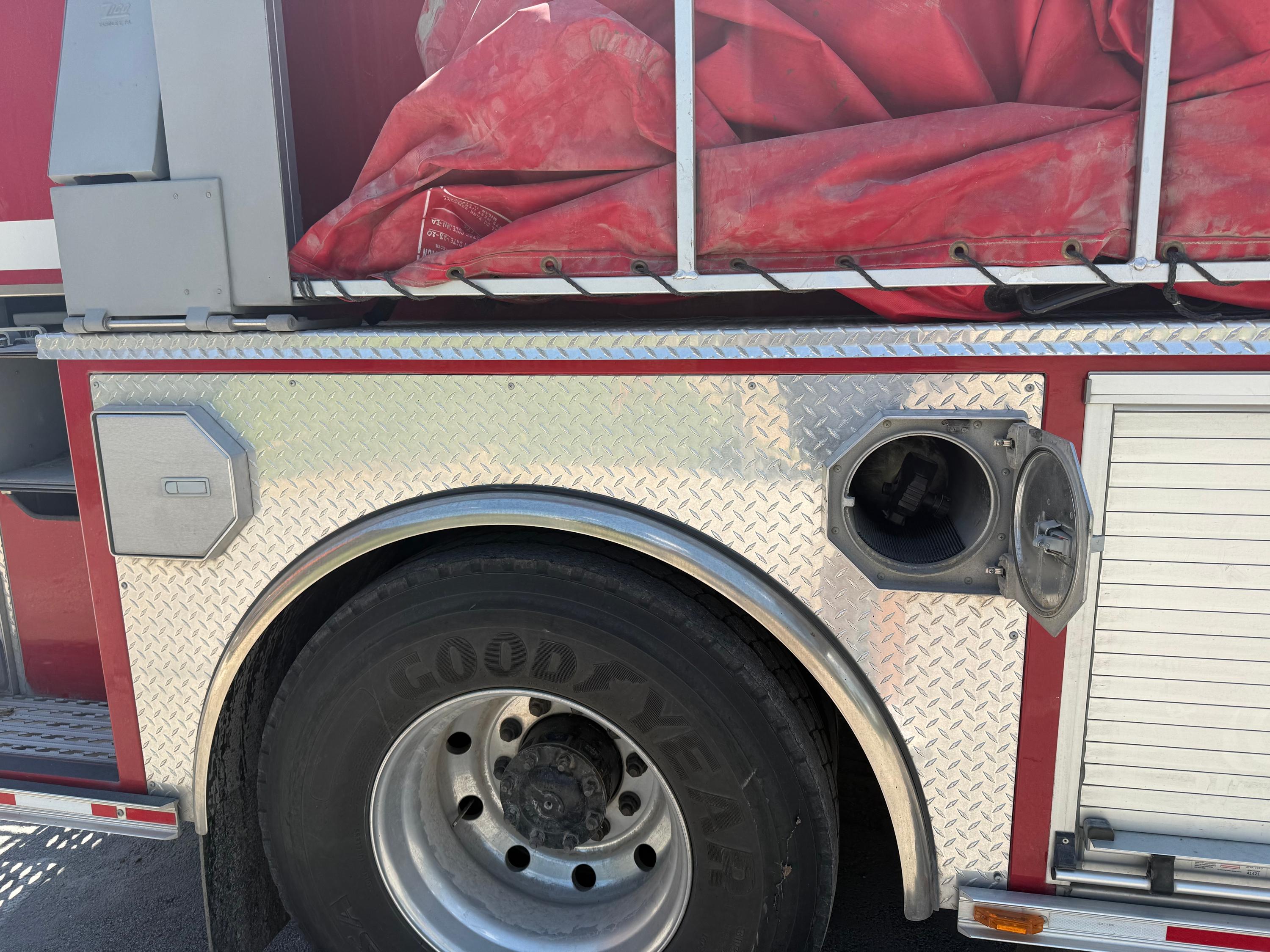 2007 Crimson Freightliner Pumper Tanker - image 9
