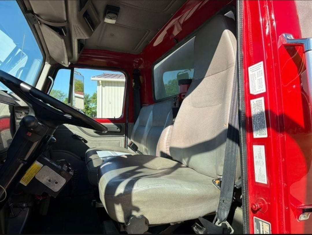 1998 International 4900 Pumper Tanker - image 9