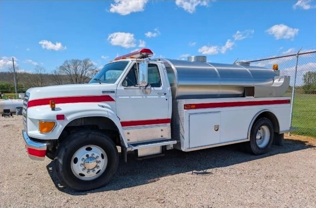 1996 Ford F800 Tanker - image 1