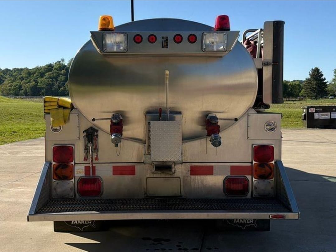 1998 International 4900 Pumper Tanker - image 8