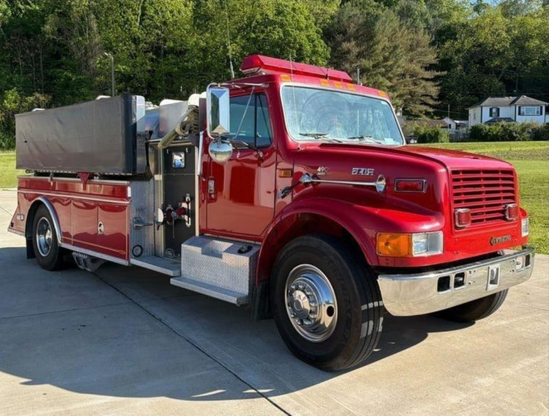 1998 International 4900 Pumper Tanker - image 2