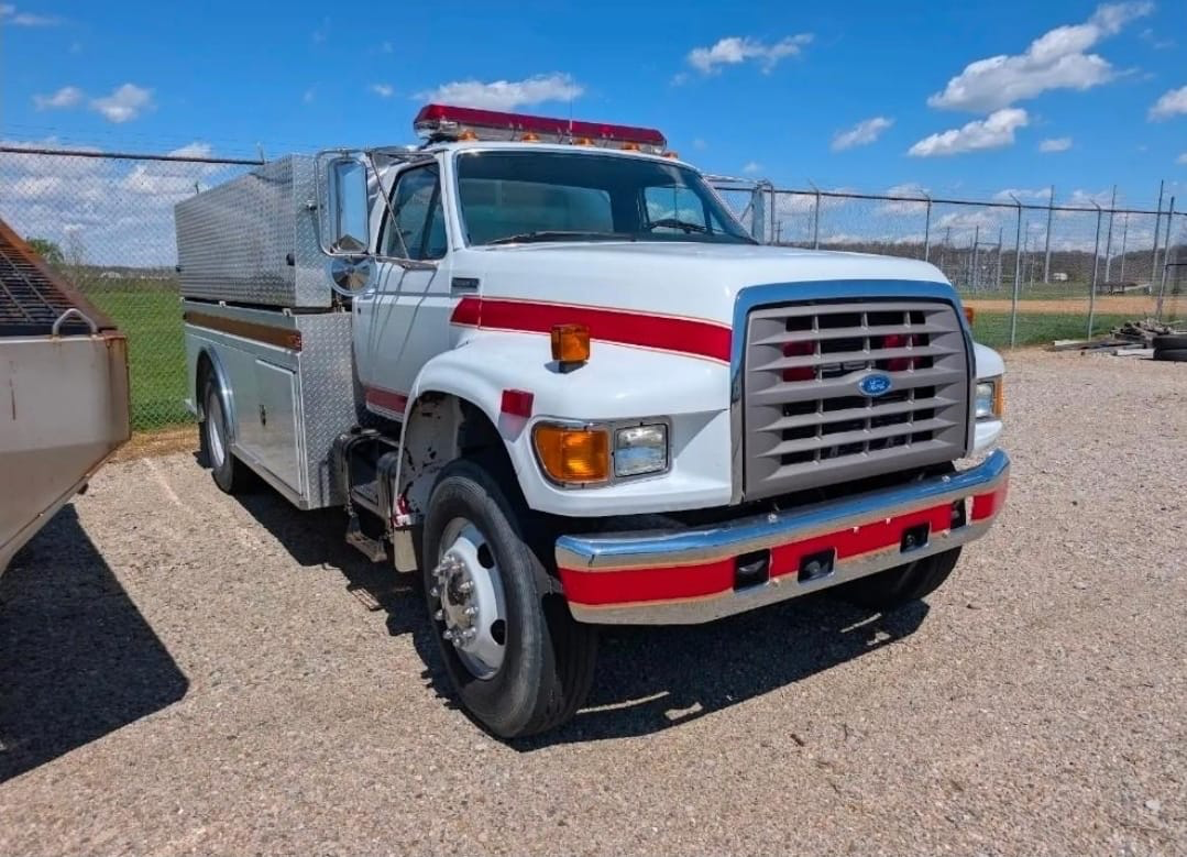 1996 Ford F800 Tanker - image 7