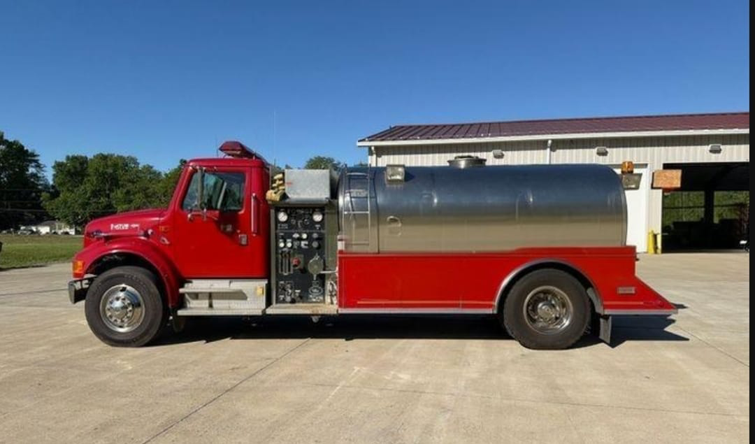 1998 International 4900 Pumper Tanker - image 3