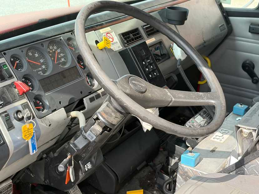 2000 E-One Freightliner Pumper — photo 8