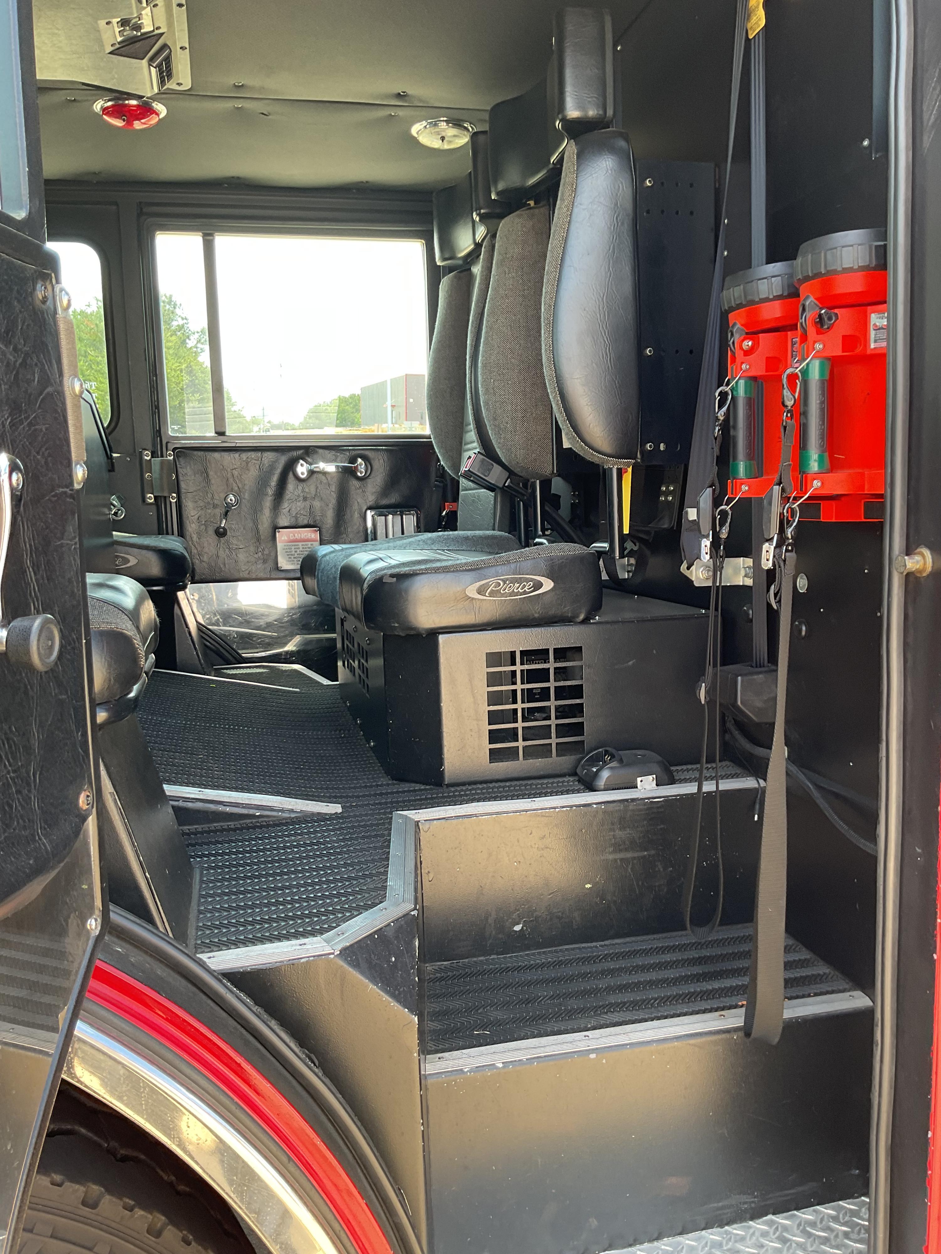 1998 Pierce Saber Pumper - image 5