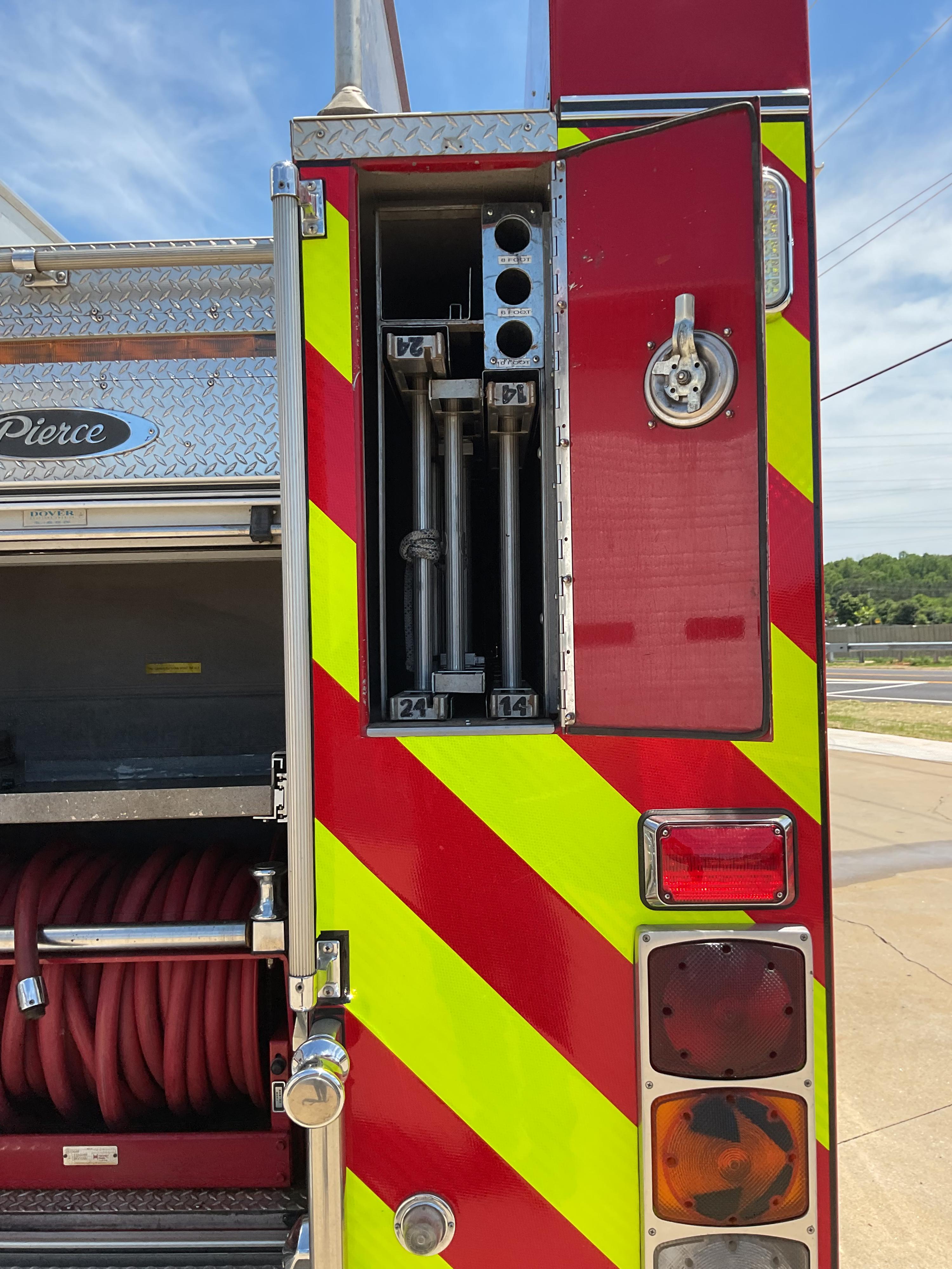 1998 Pierce Saber Pumper - image 8