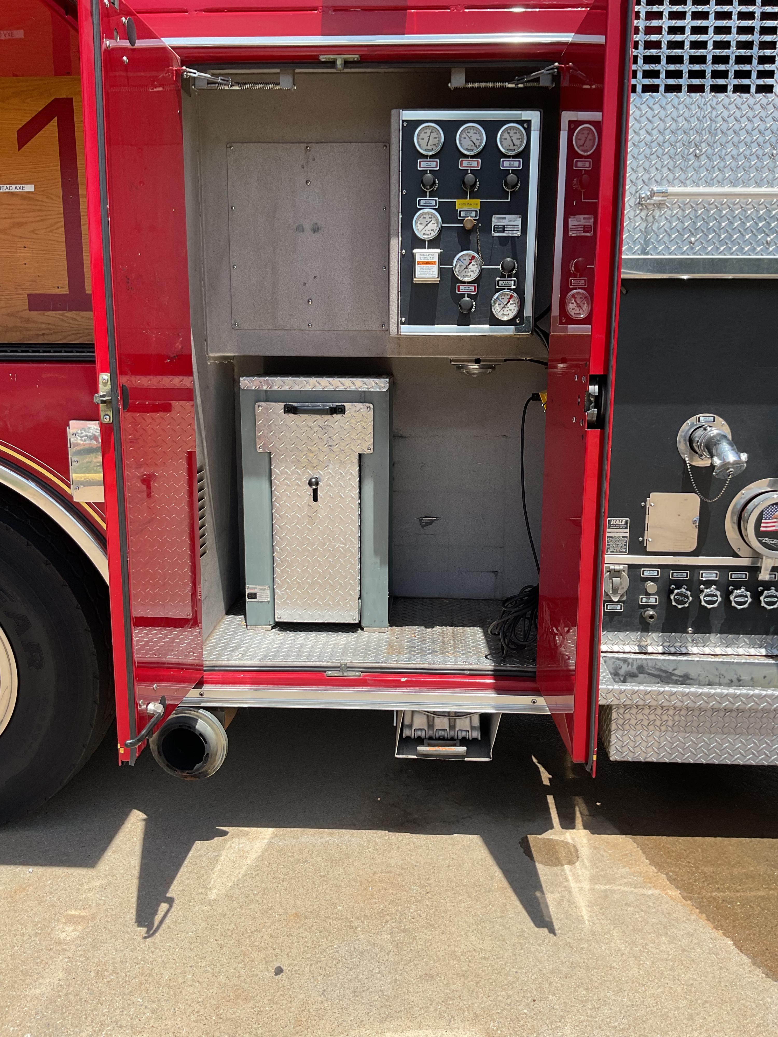 1998 Pierce Saber Pumper - image 6