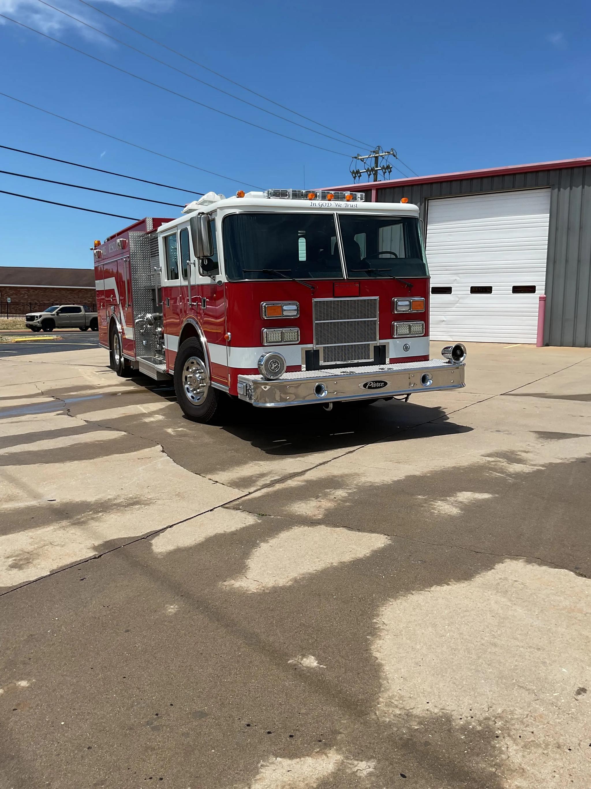 1998 Pierce Saber Pumper - image 1