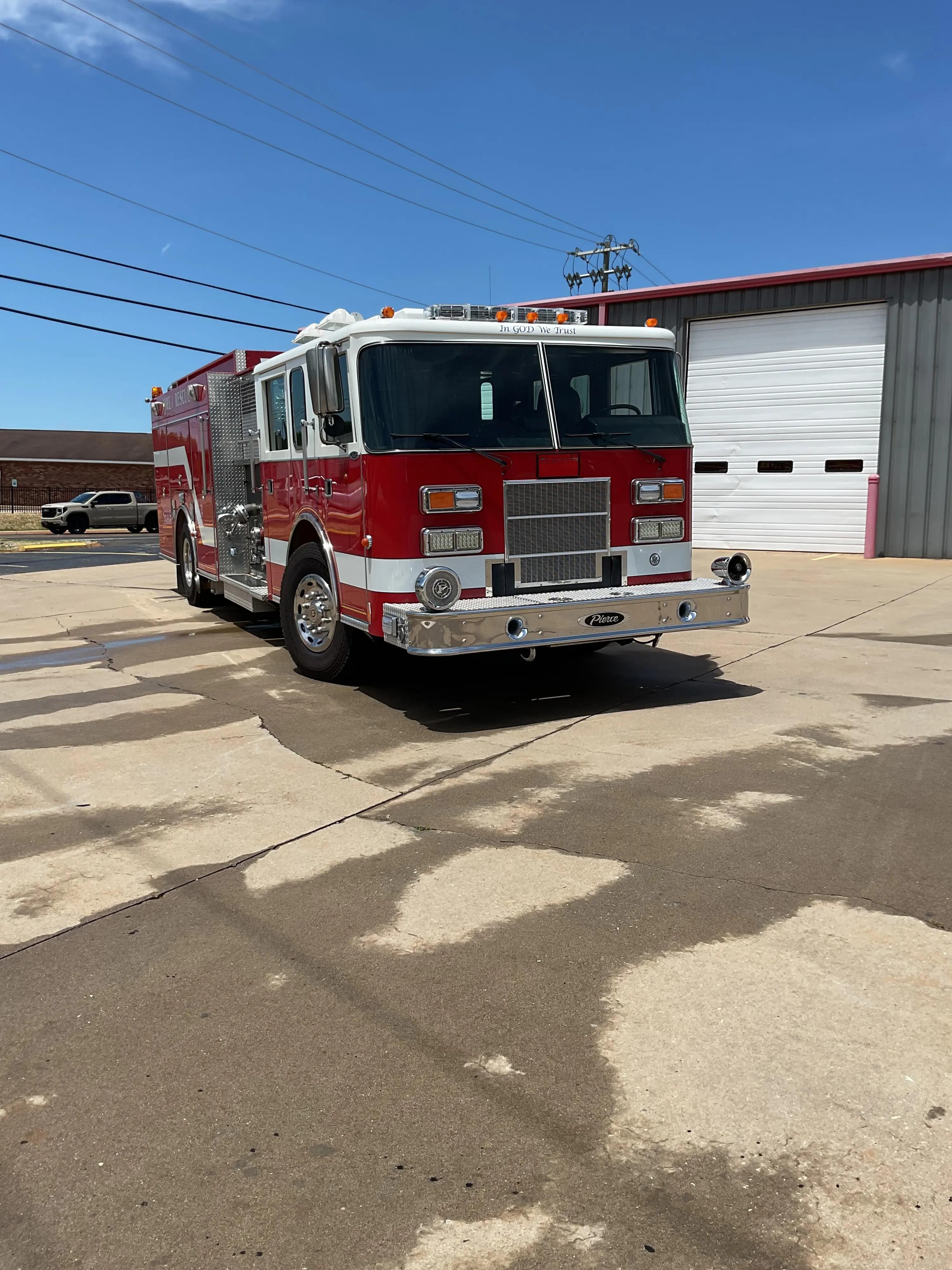 1998 Pierce Saber Pumper - image 1