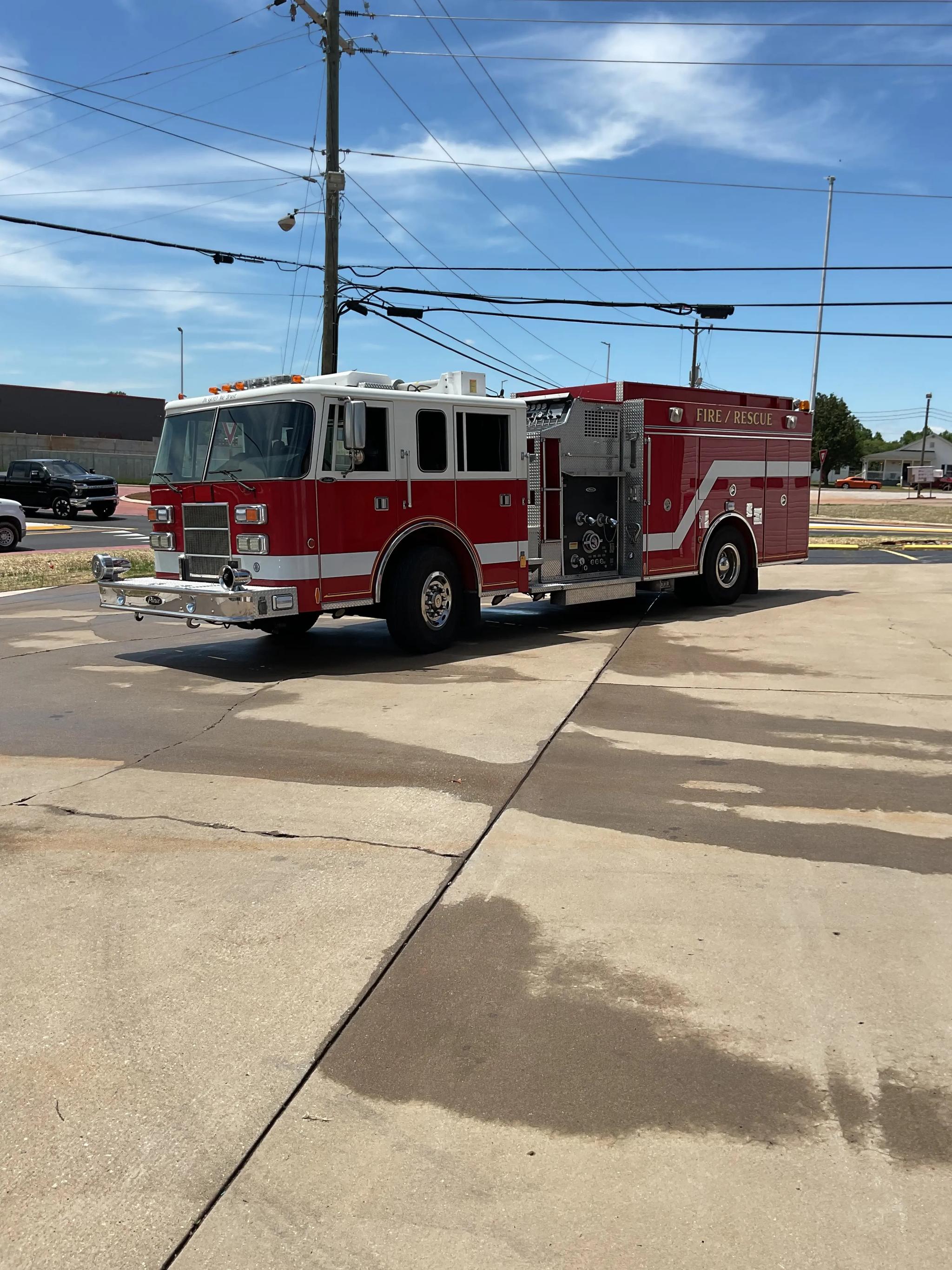 1998 Pierce Saber Pumper - image 2